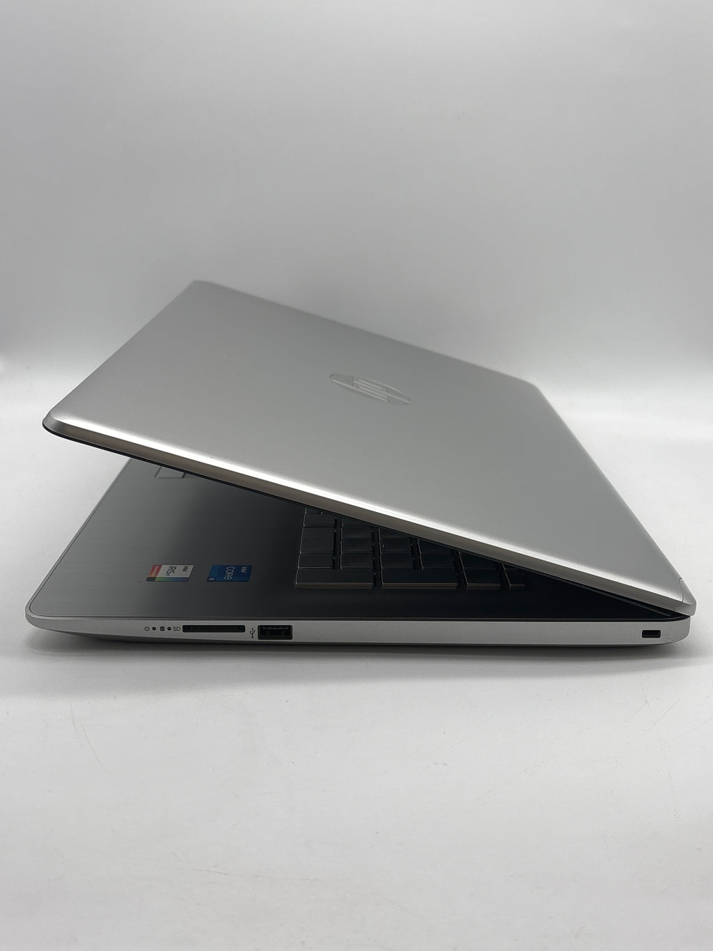 HP 17-by433dx i5-1135G7 8GB RAM 256GB SSD - For Parts (Read DESC)