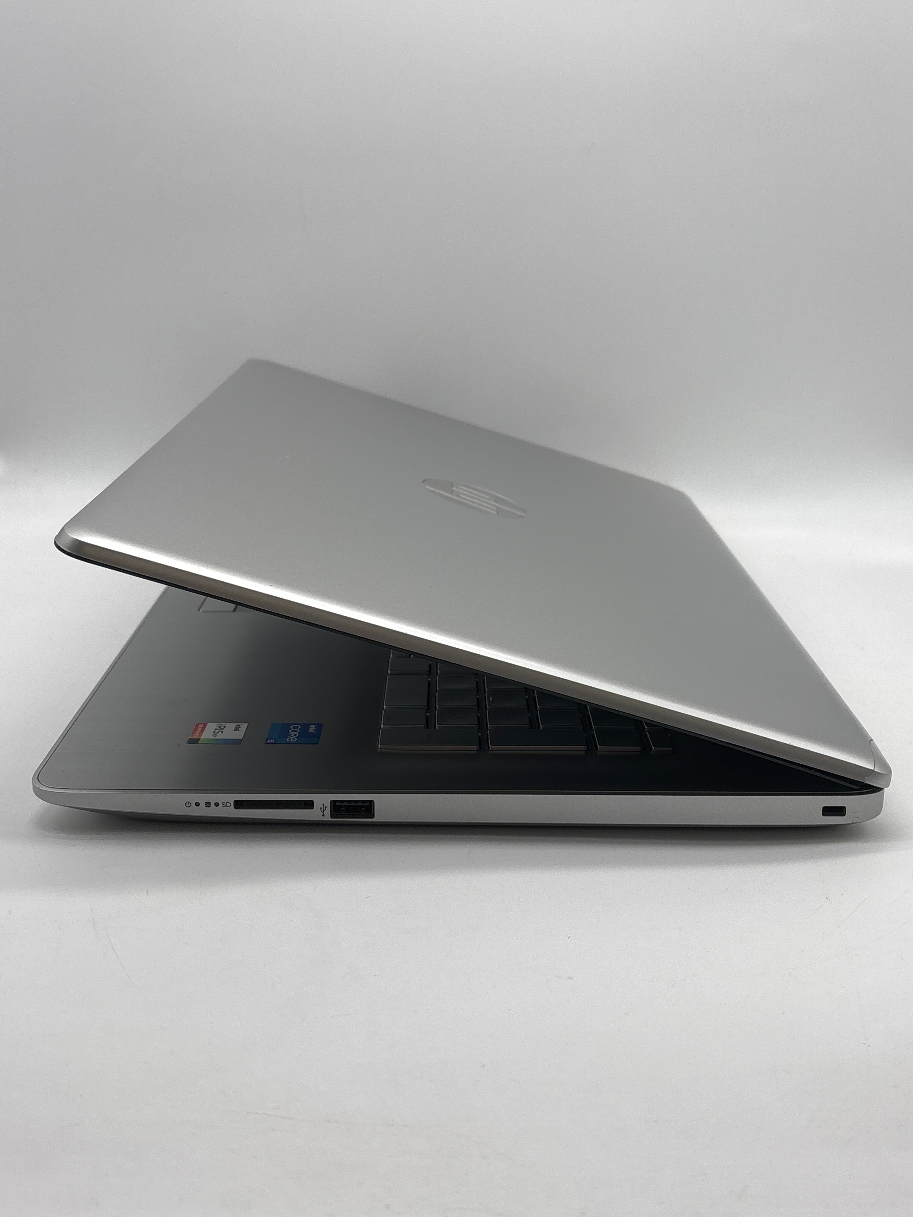 HP 17-by433dx i5-1135G7 8GB RAM 256GB SSD - For Parts (Read DESC)
