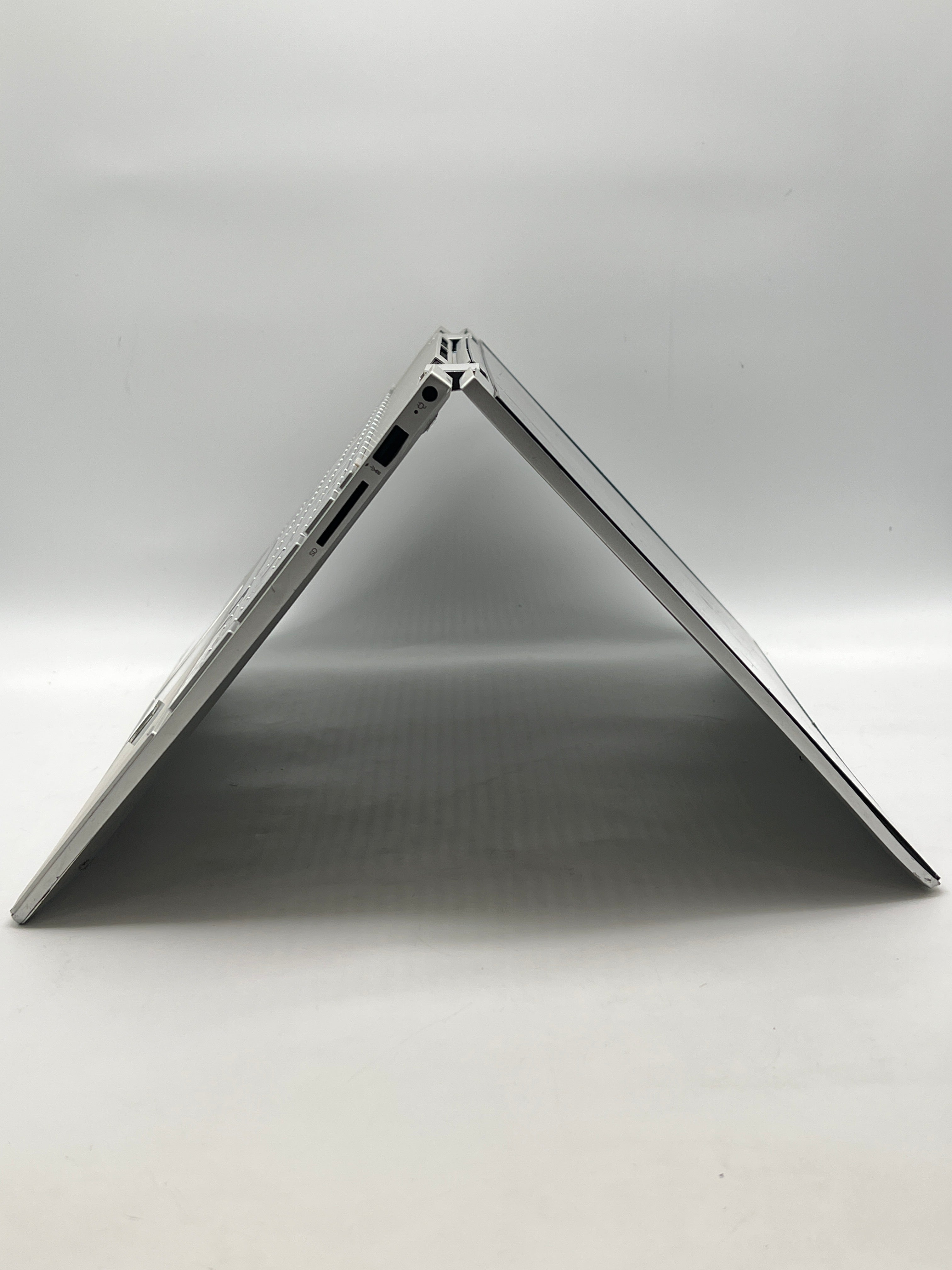 HP ENVY x360 15m-ed0xxx  i5 1035G1 8GB RAM 256GB SSD - For Parts (Cracked Screen)