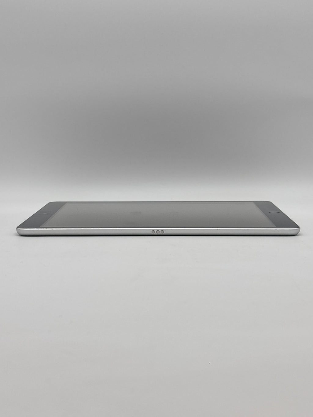Apple iPad (9th Gen) 10.2 in A2602 64 GB Wi-Fi Silver Used