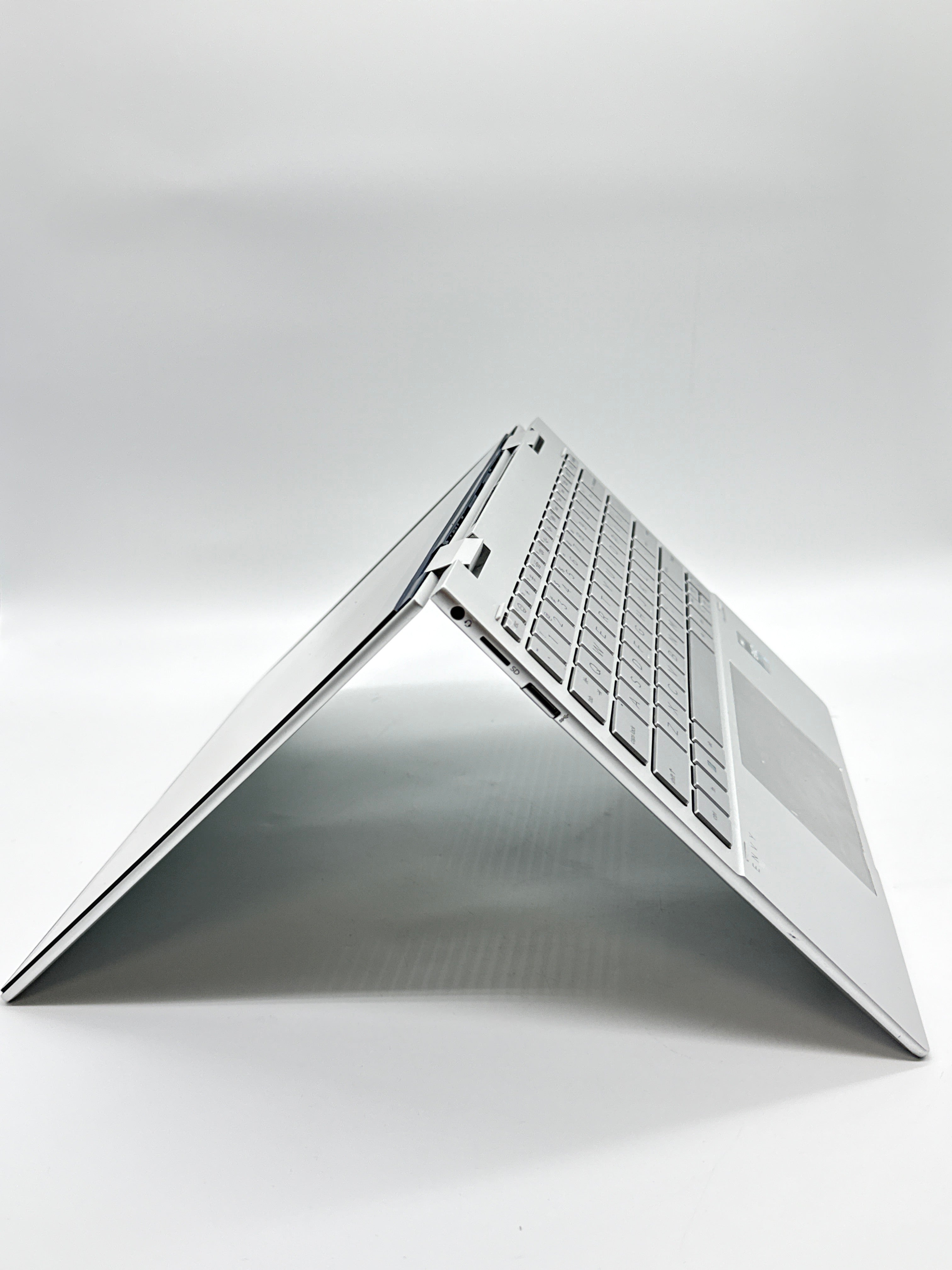 HP Envy x360 2-in-1 13-bf0797nr i7-1250U 16GB RAM 1TB SSD