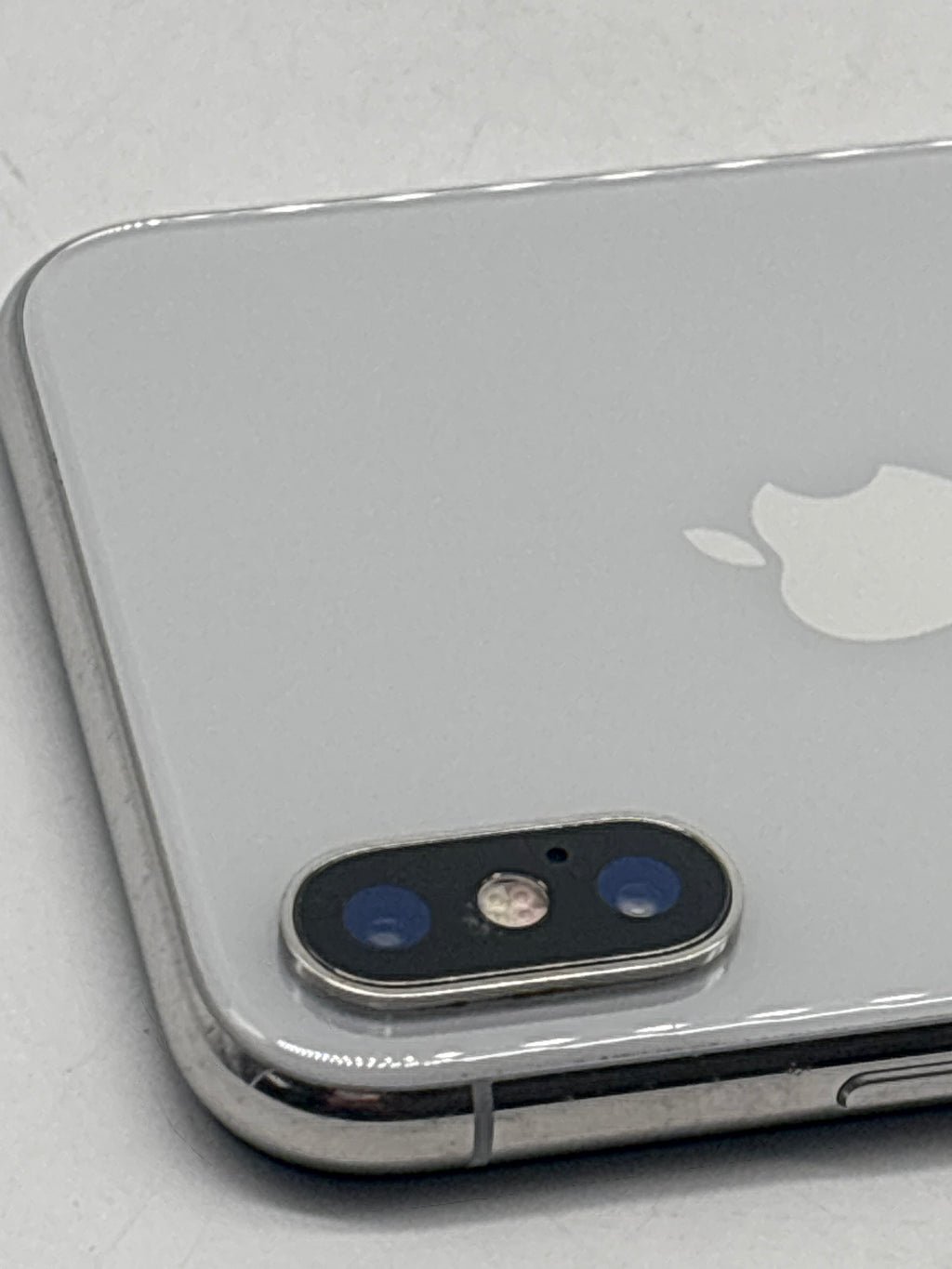 Apple iPhone X 5.8" A1865 256GB AT&T Only Silver - Cracked Camera Lens