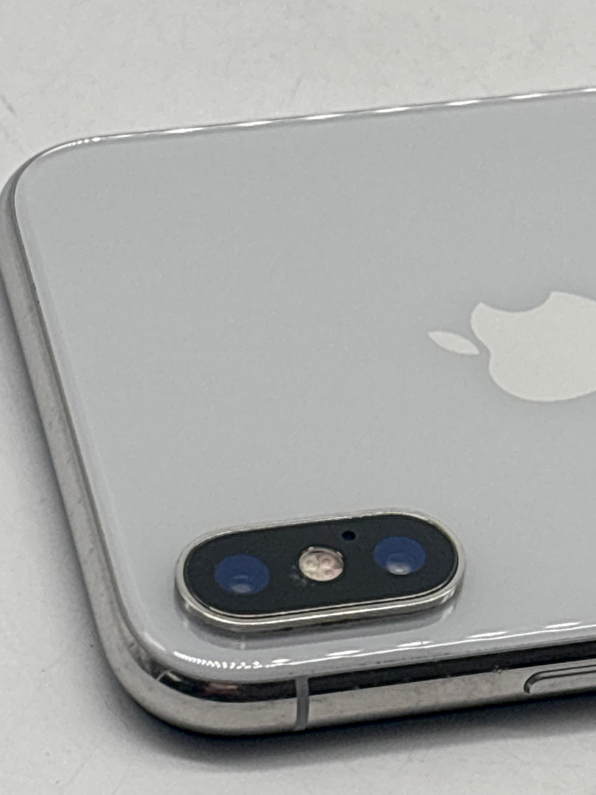 Apple iPhone X 5.8" A1865 256GB AT&T Only Silver - Cracked Camera Lens