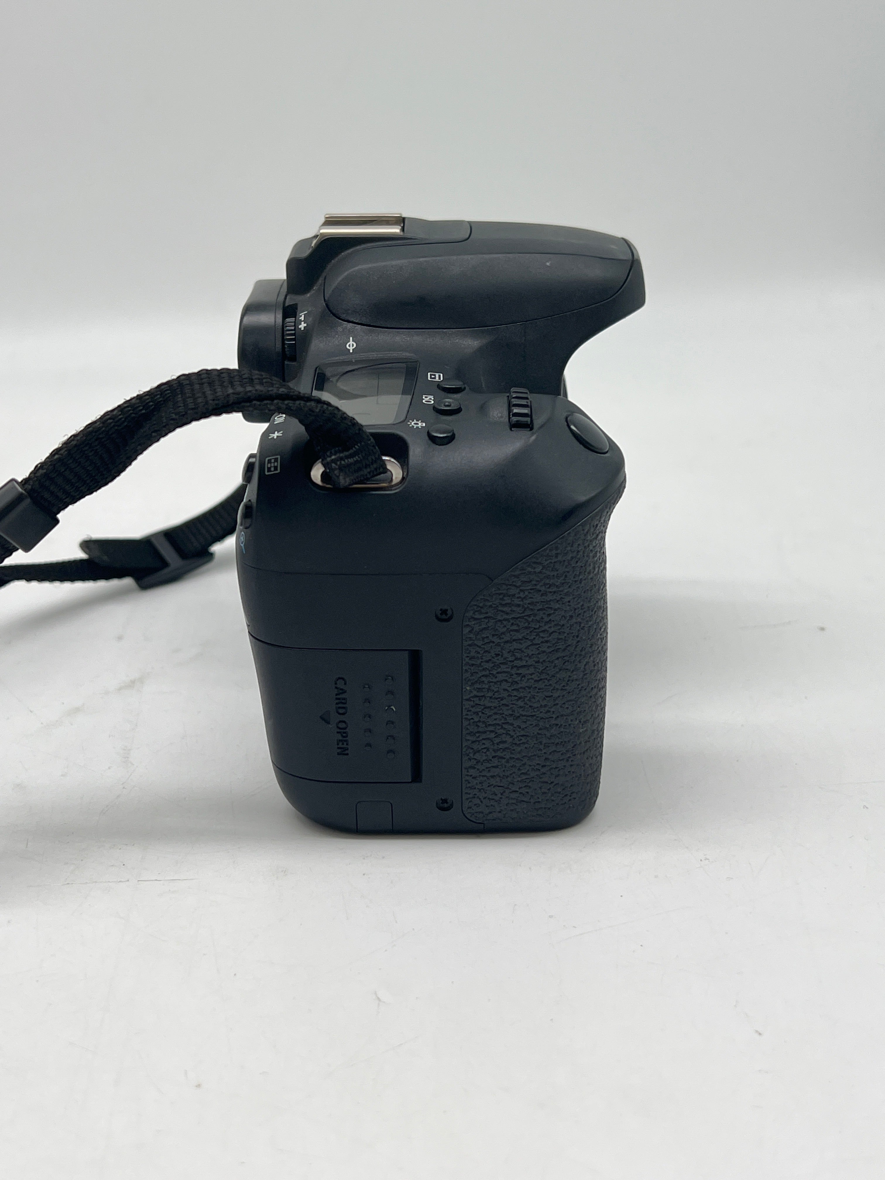 Canon EOS 77D Digital SLR Camera 24.2 MP Body Only - Used