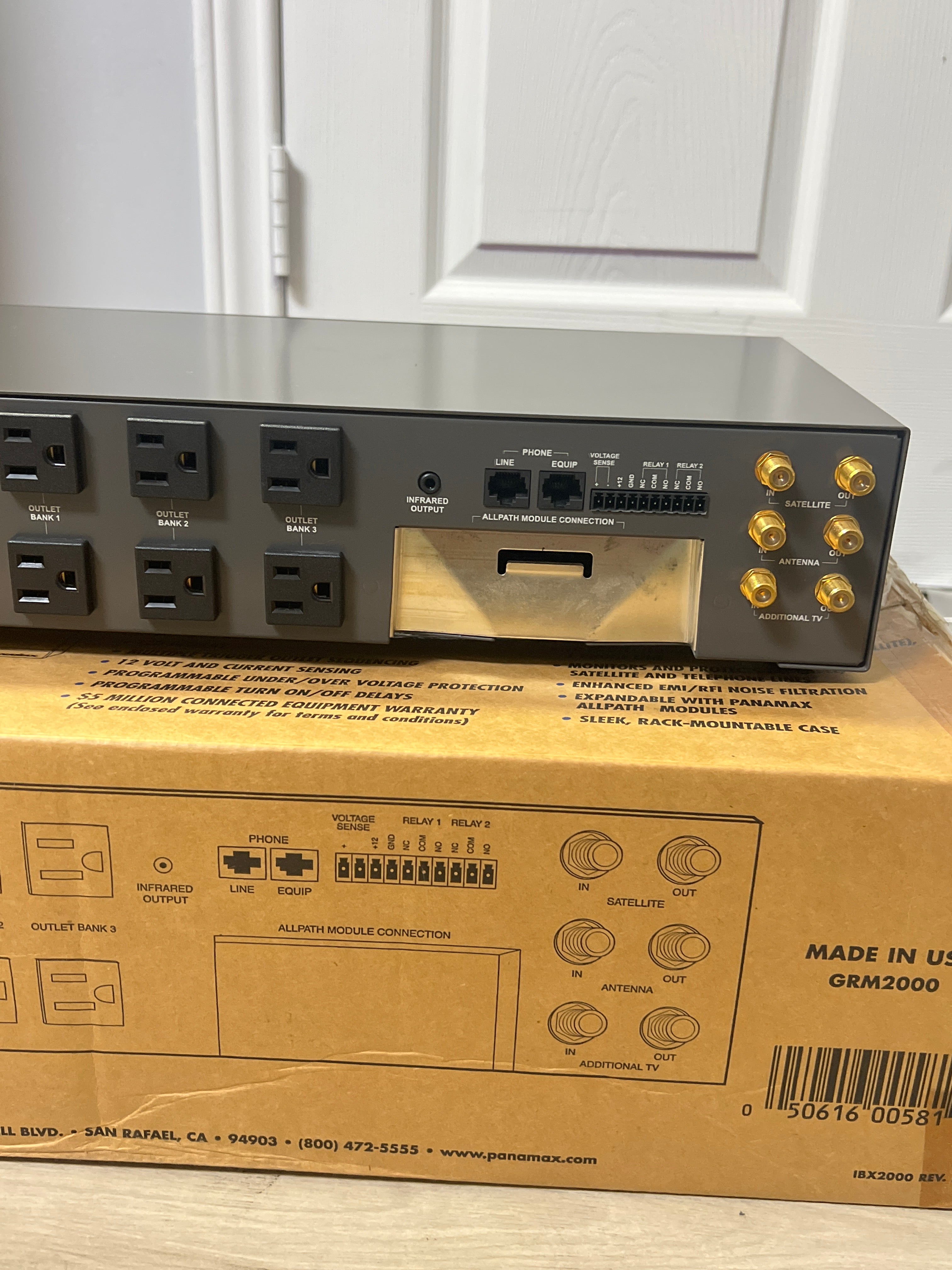 Panamax Max 2000 Power Management & Surge Protector - New Open Box