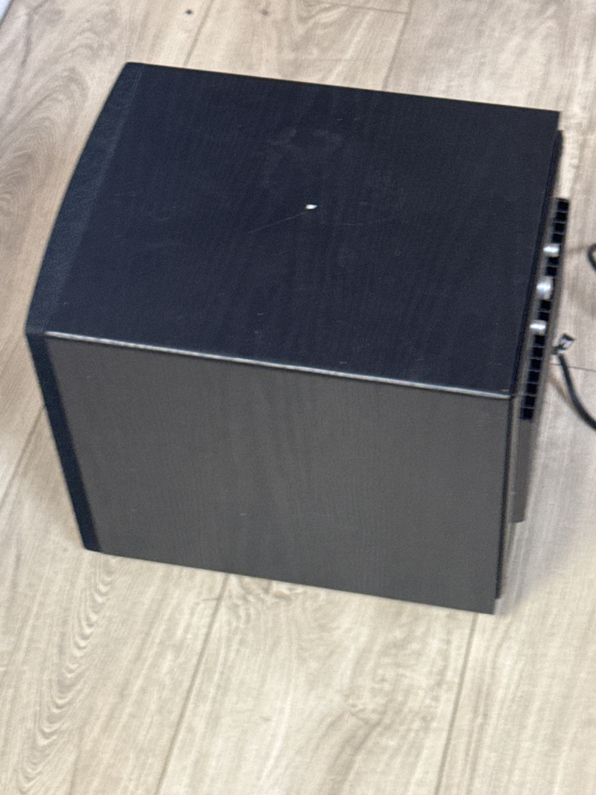 JL Audio Dominion D108 8" Powered Subwoofer Home Woodgrain Black - Used