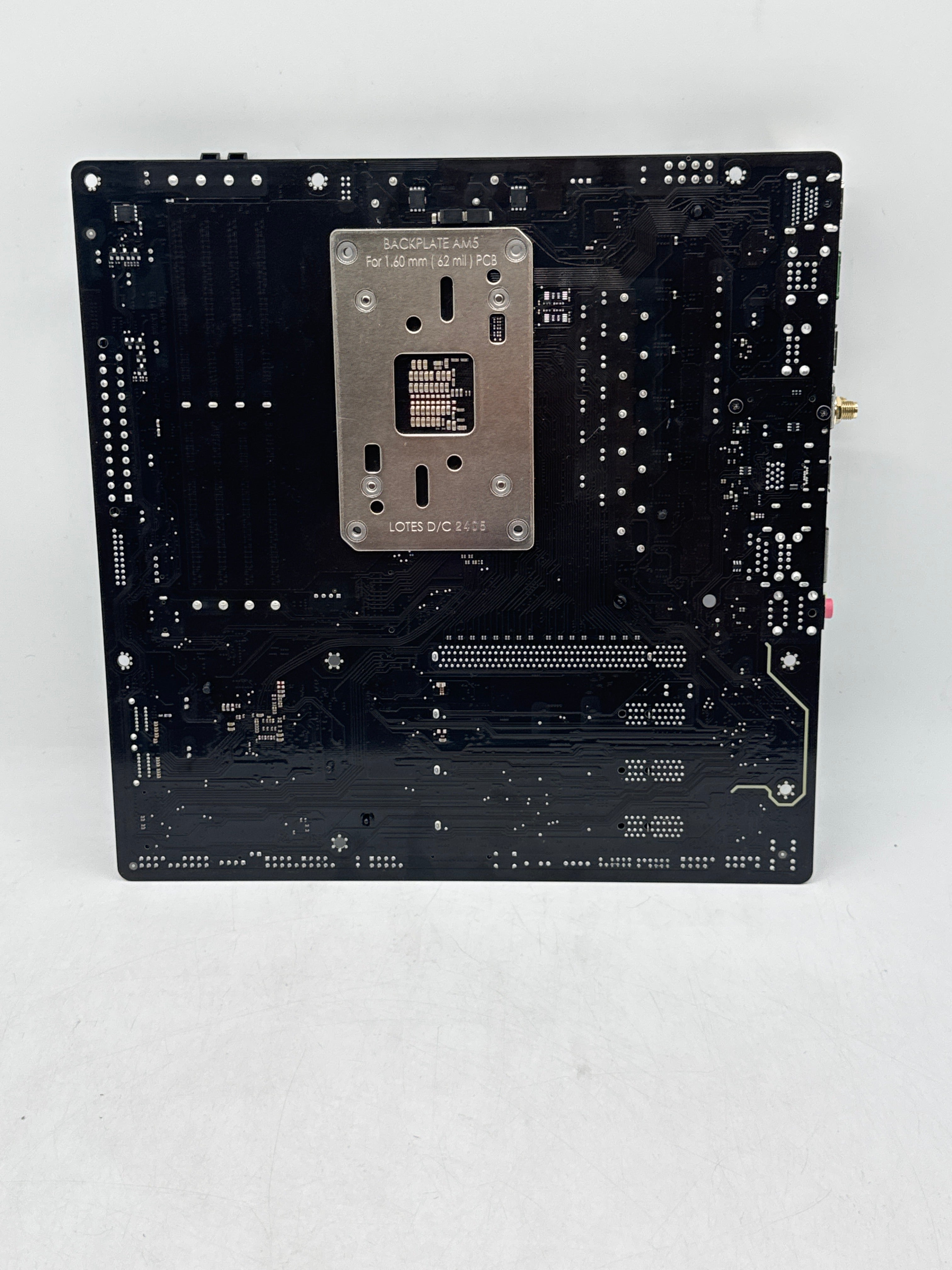 Gigabyte B650M C V3 AM5 DDR5 W/ AMD Ryzen 7 8700F - Used