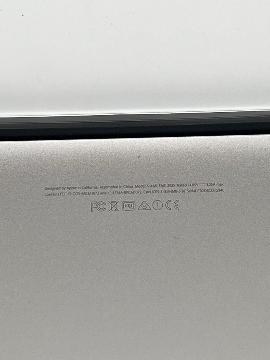 MacBook Air A1466  i5 4GB RAM 128GB SSD - For Parts (Bad Battery)