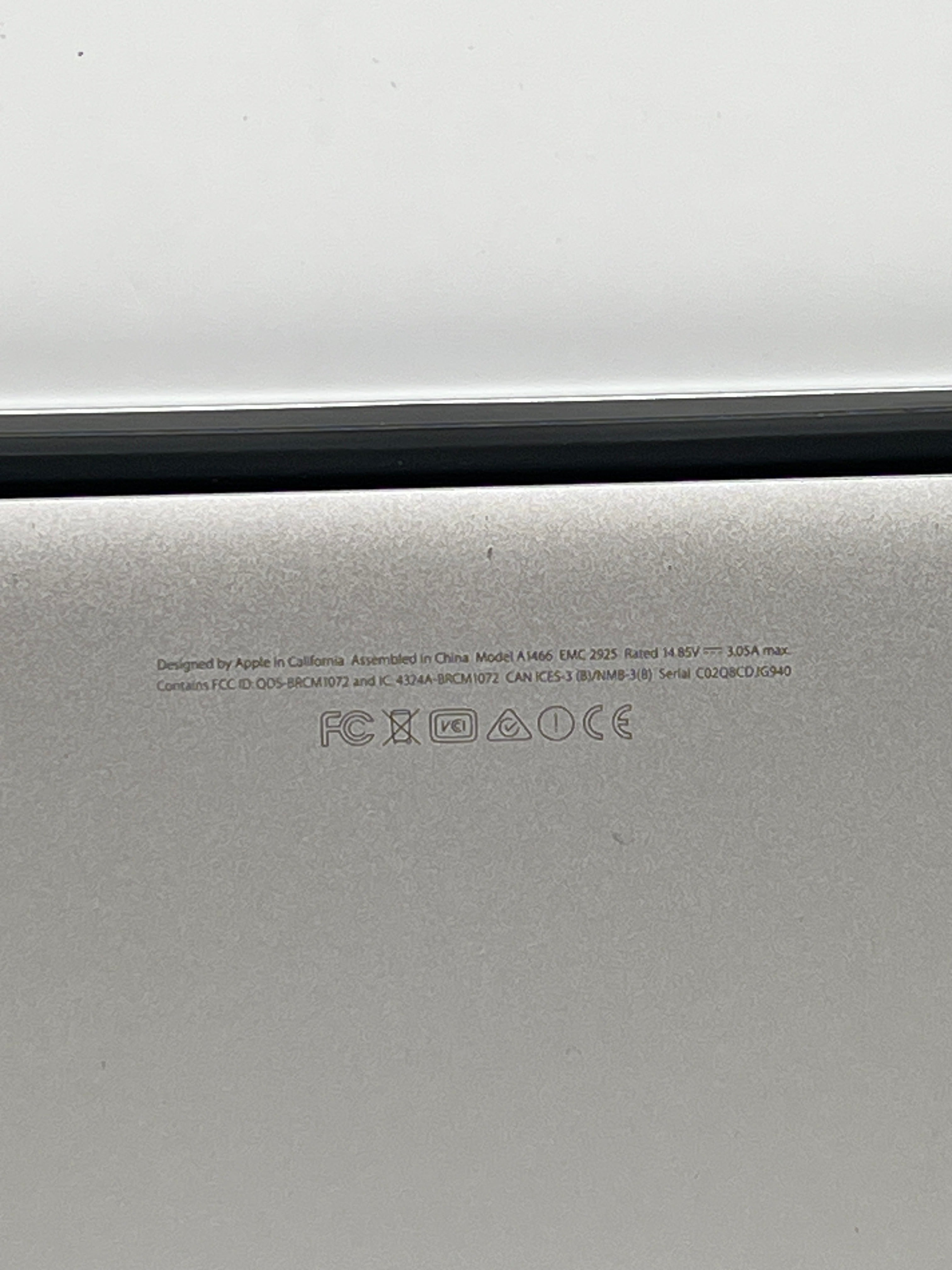 MacBook Air A1466  i5 4GB RAM 128GB SSD - For Parts (Bad Battery)