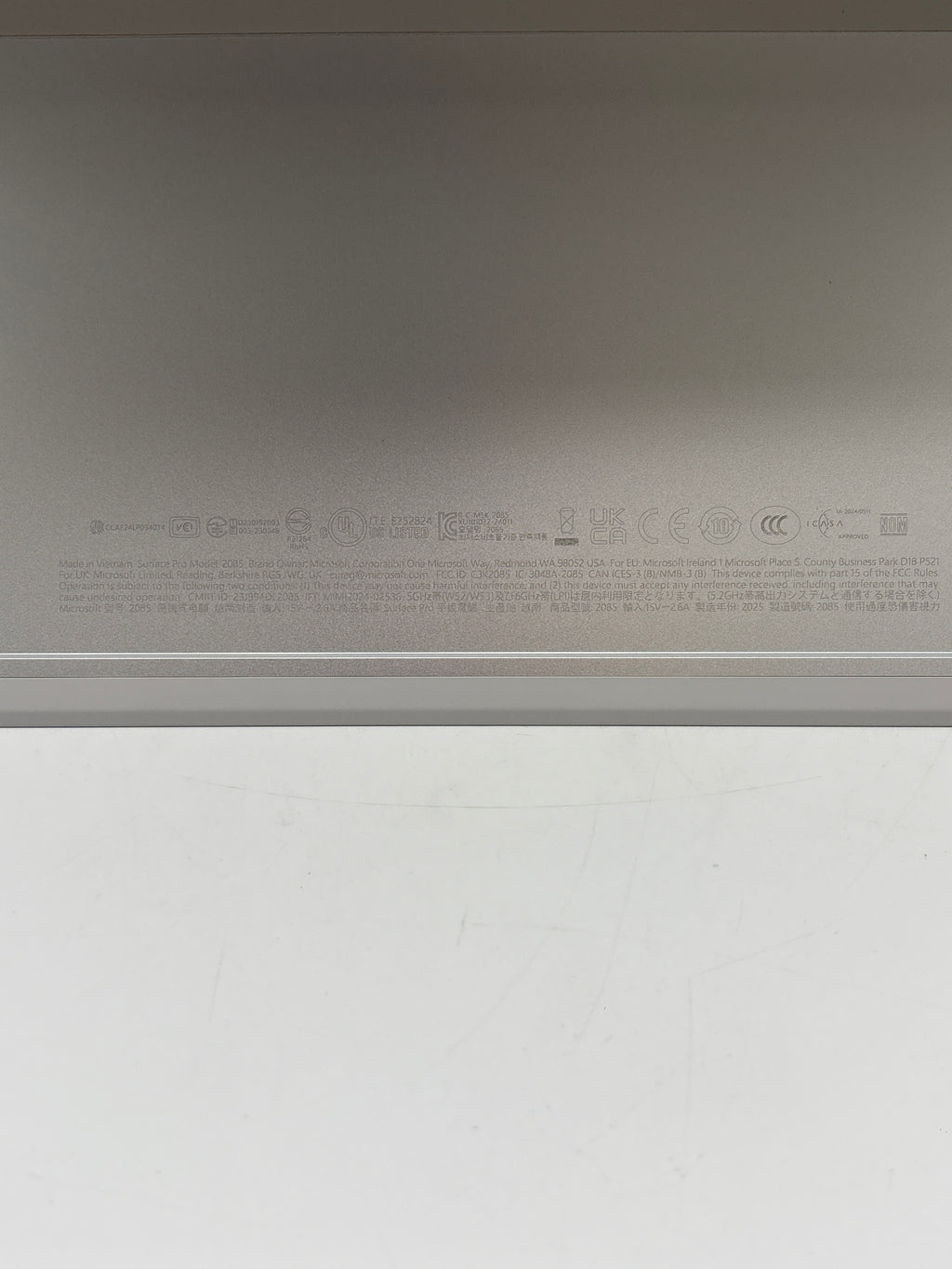 Microsoft Surface Pro 2085 11th Edition Snapdragon X 10-Core 16GB RAM 256GB SSD
