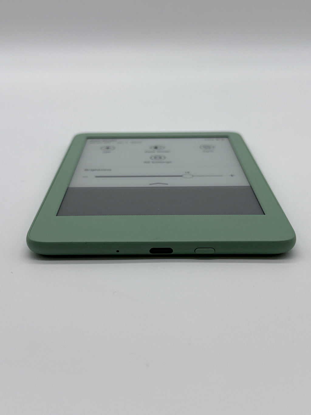 BUNDLE Amazon 6" Kindle 11th Gen 16GB 2024 Matcha + Kindle Case