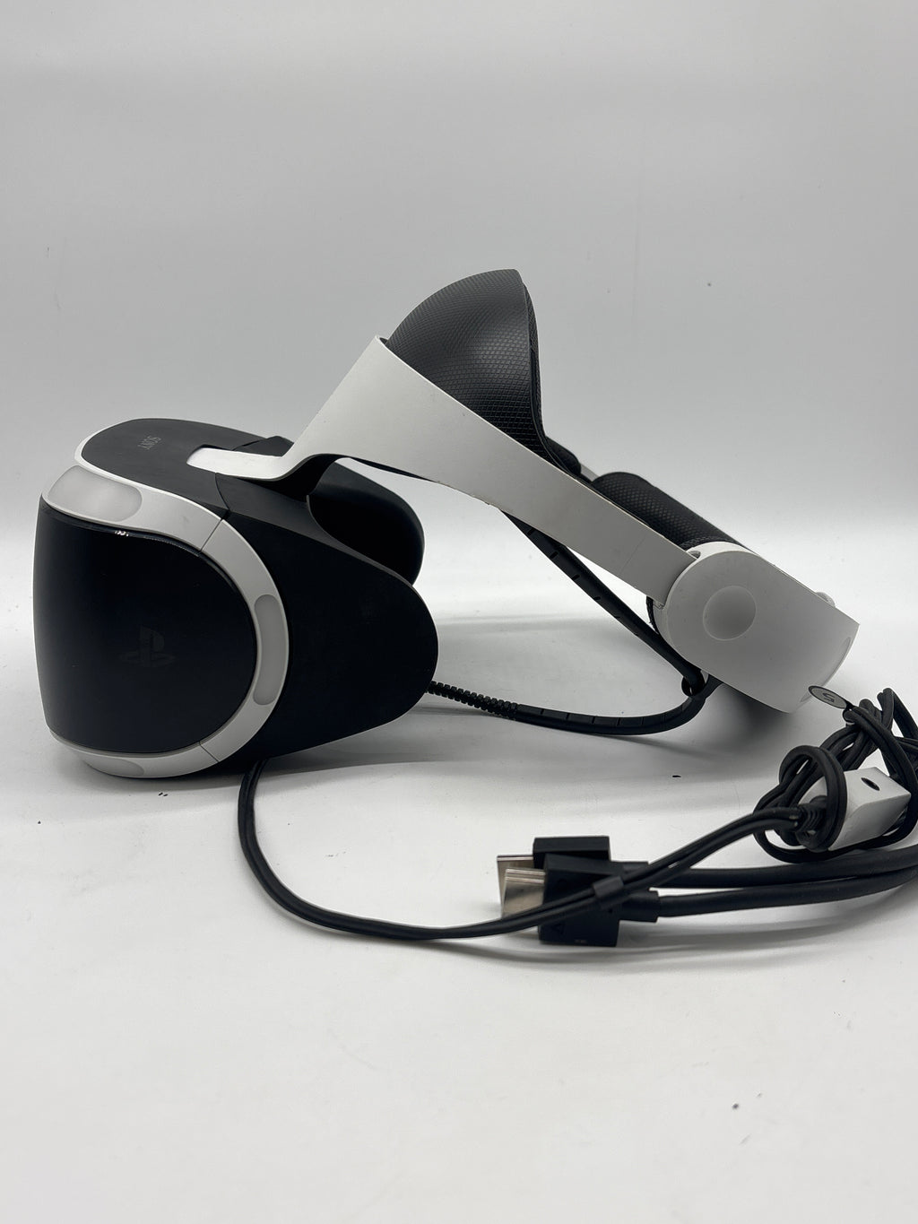 Sony CUh-ZVR2 PlayStation 4 (PS4) VR Headset + Camera W/ 2 Controllers)