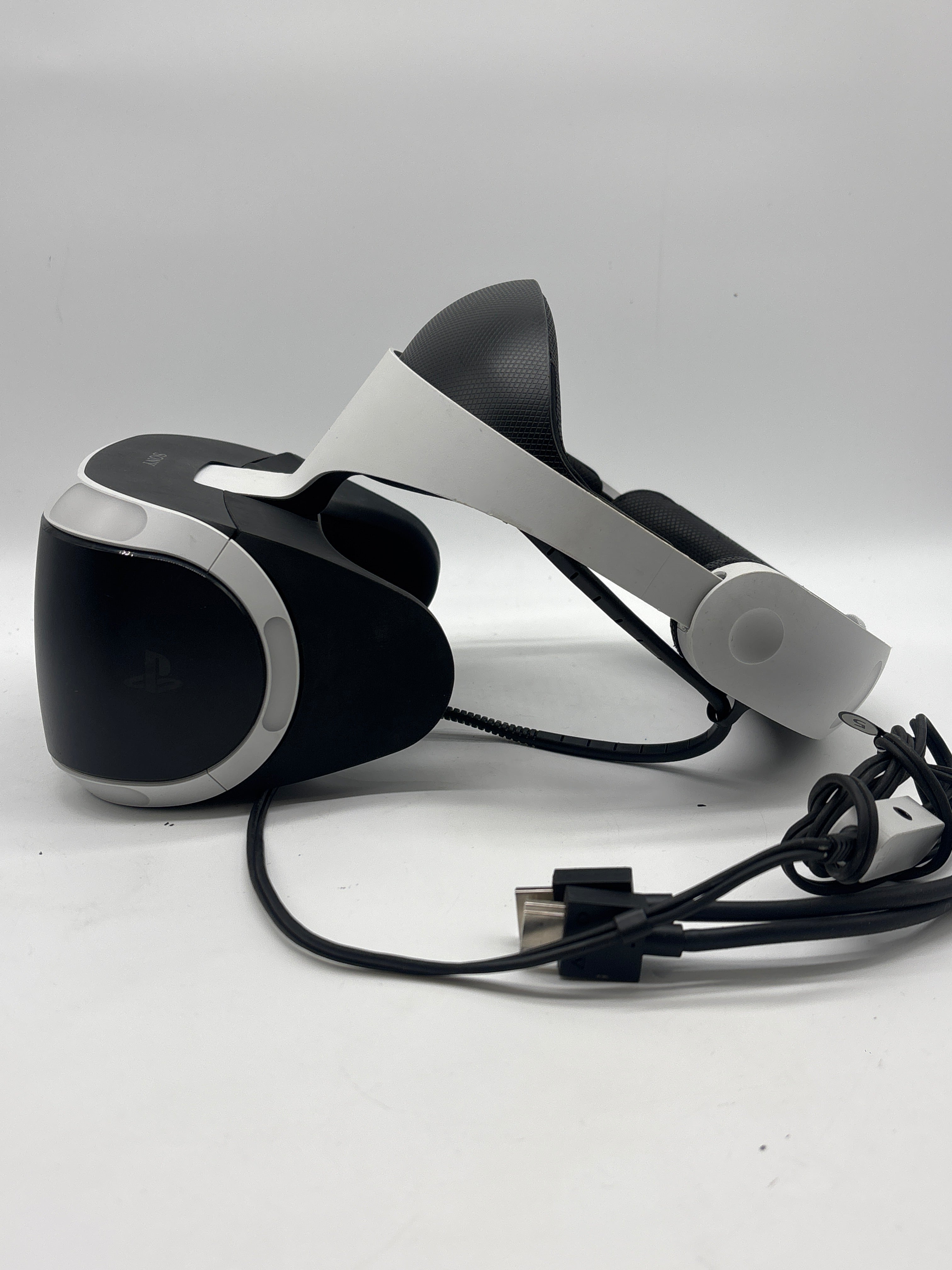 Sony CUh-ZVR2 PlayStation 4 (PS4) VR Headset + Camera W/ 2 Controllers)