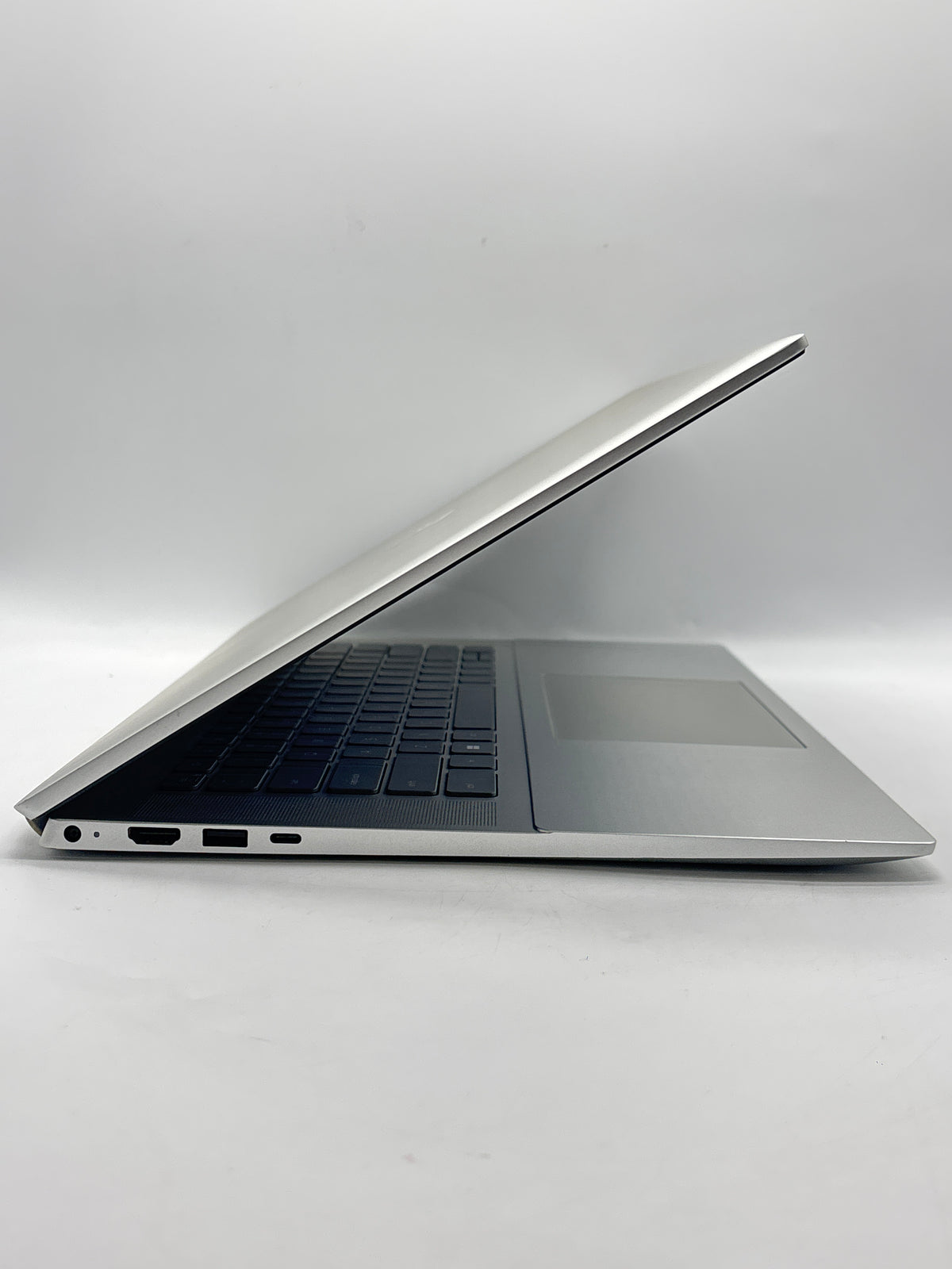 Dell Inspiron 16 5620 16" Intel Core i7-1255U 16GB RAM 512GB SSD MX570A Silver - Used