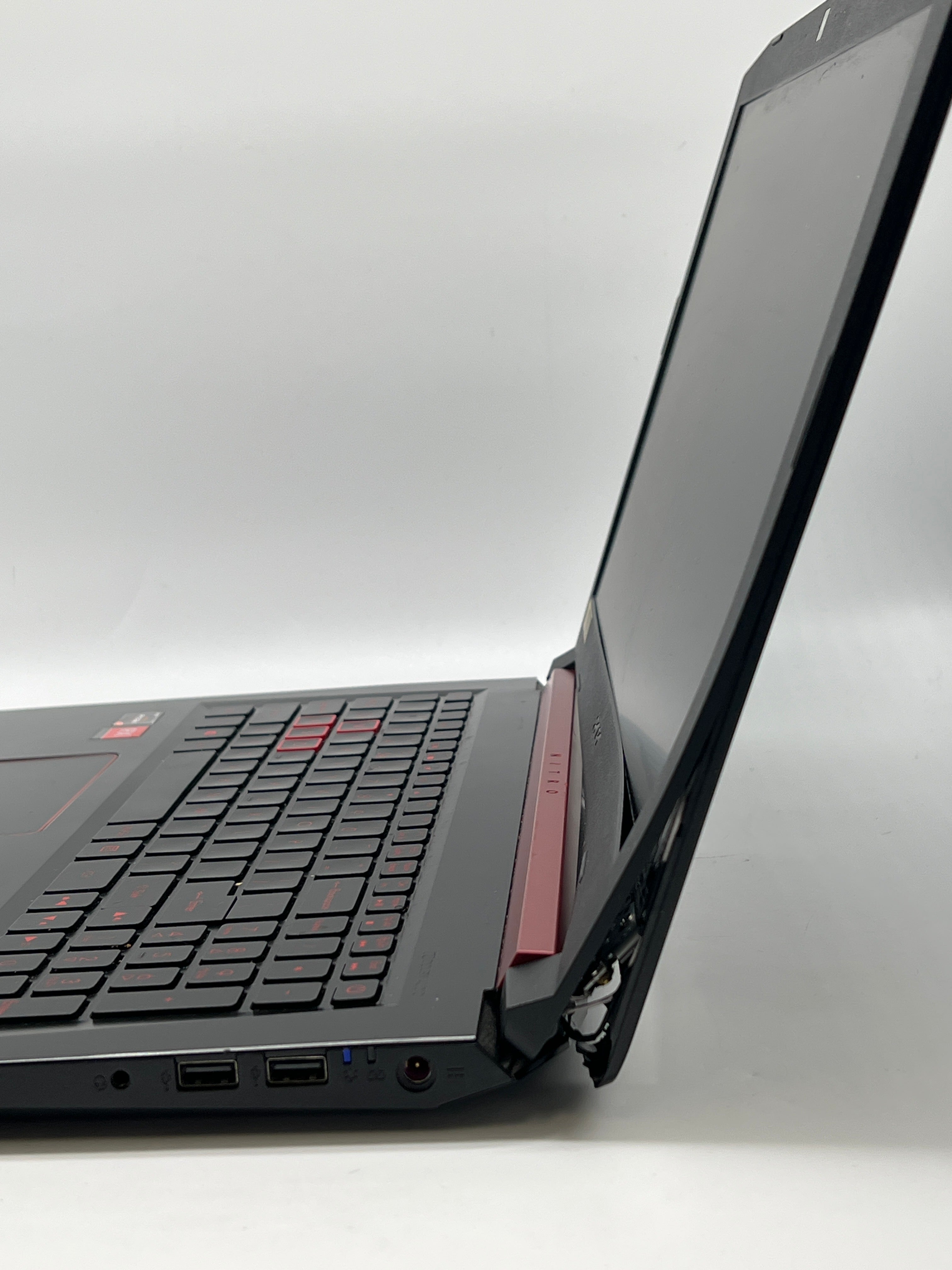 Acer Nitro 5 AN515-42 Ryzen 5-2500u 8GB Ram 1TB HDD RX 560X - For Parts Read