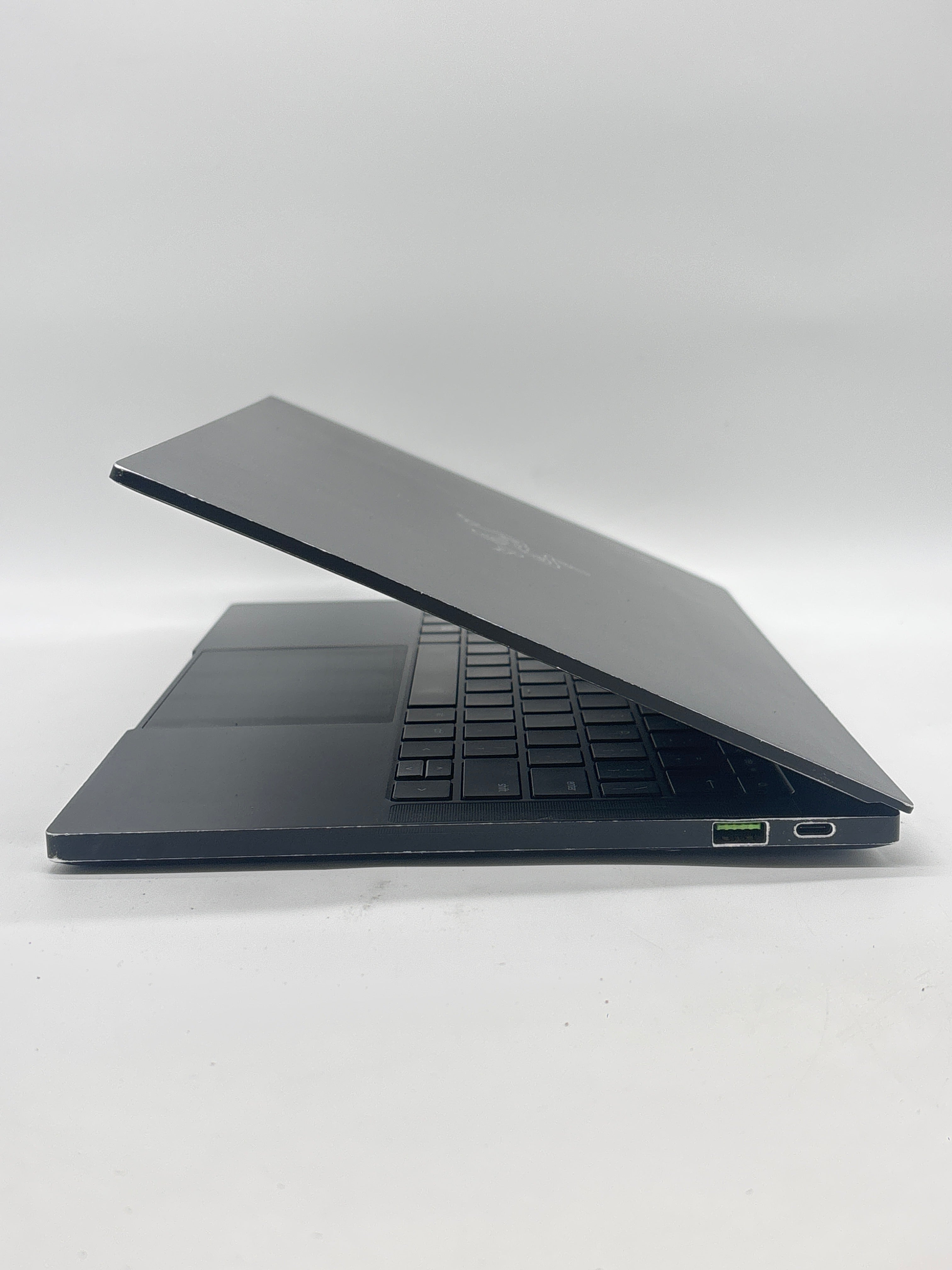 Razer Blade Stealth 13  i7 16GB RAM 512 GB - For Parts (Read DESC)