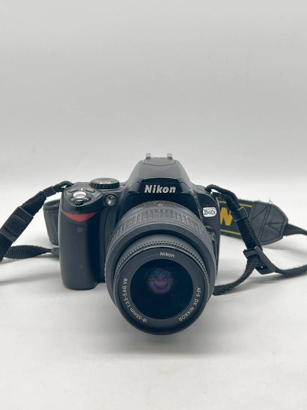 Nikon D40X Digital SLR Camera Black W/Nikon 18-55mm lens AF-S - For Parts