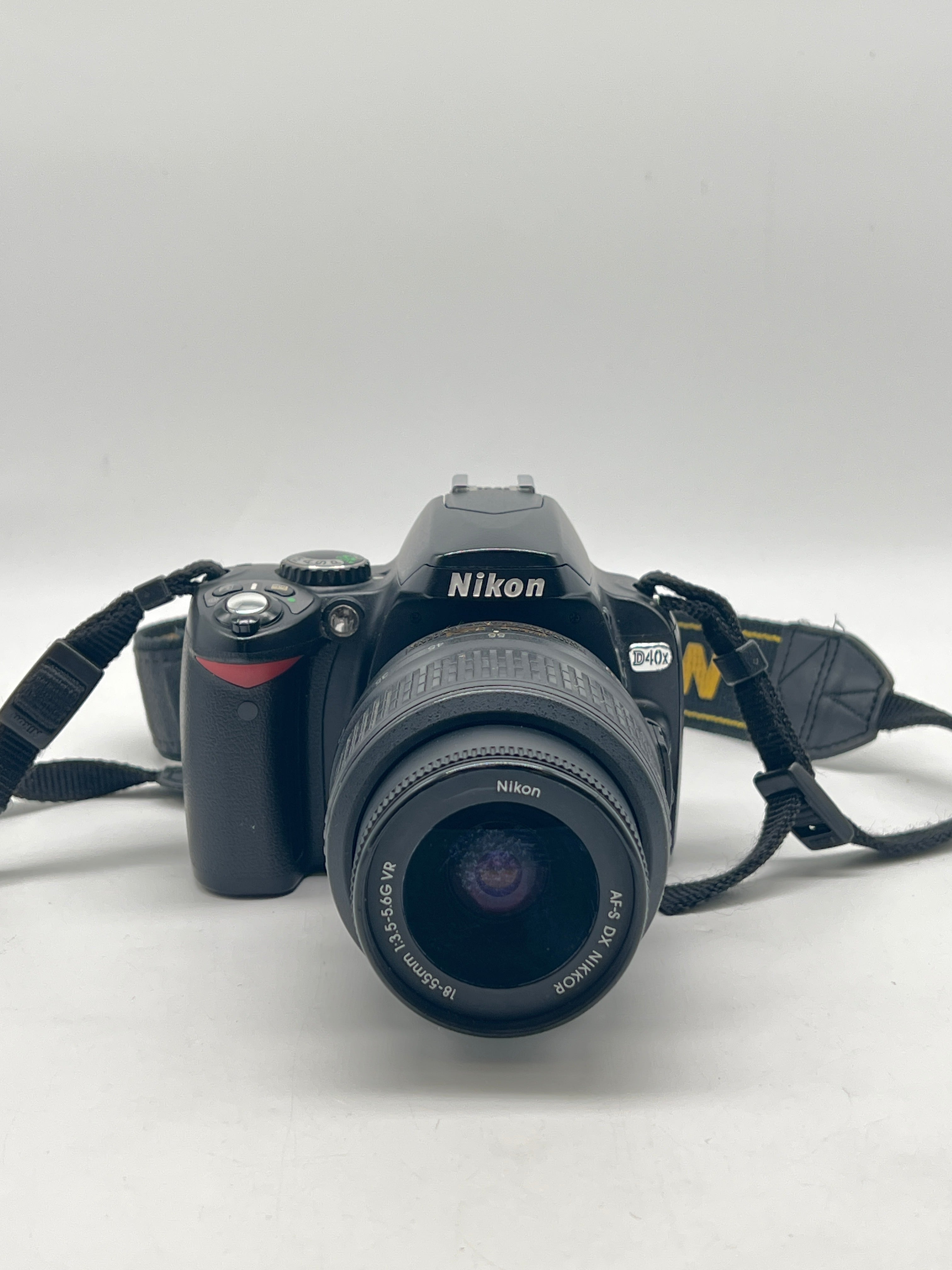 Nikon D40X Digital SLR Camera Black W/Nikon 18-55mm lens AF-S - For Parts