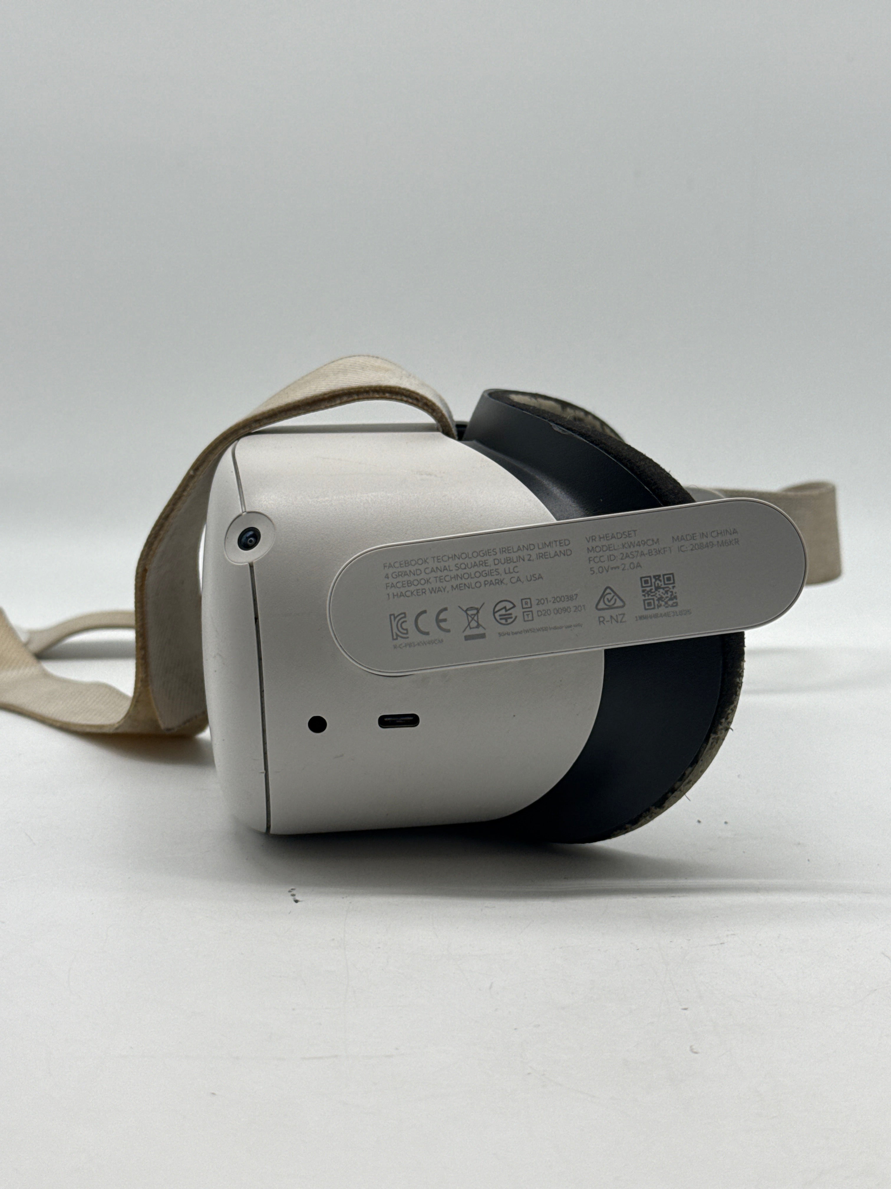 Meta Oculus Quest 2 64 GB VR Headset White - For Parts