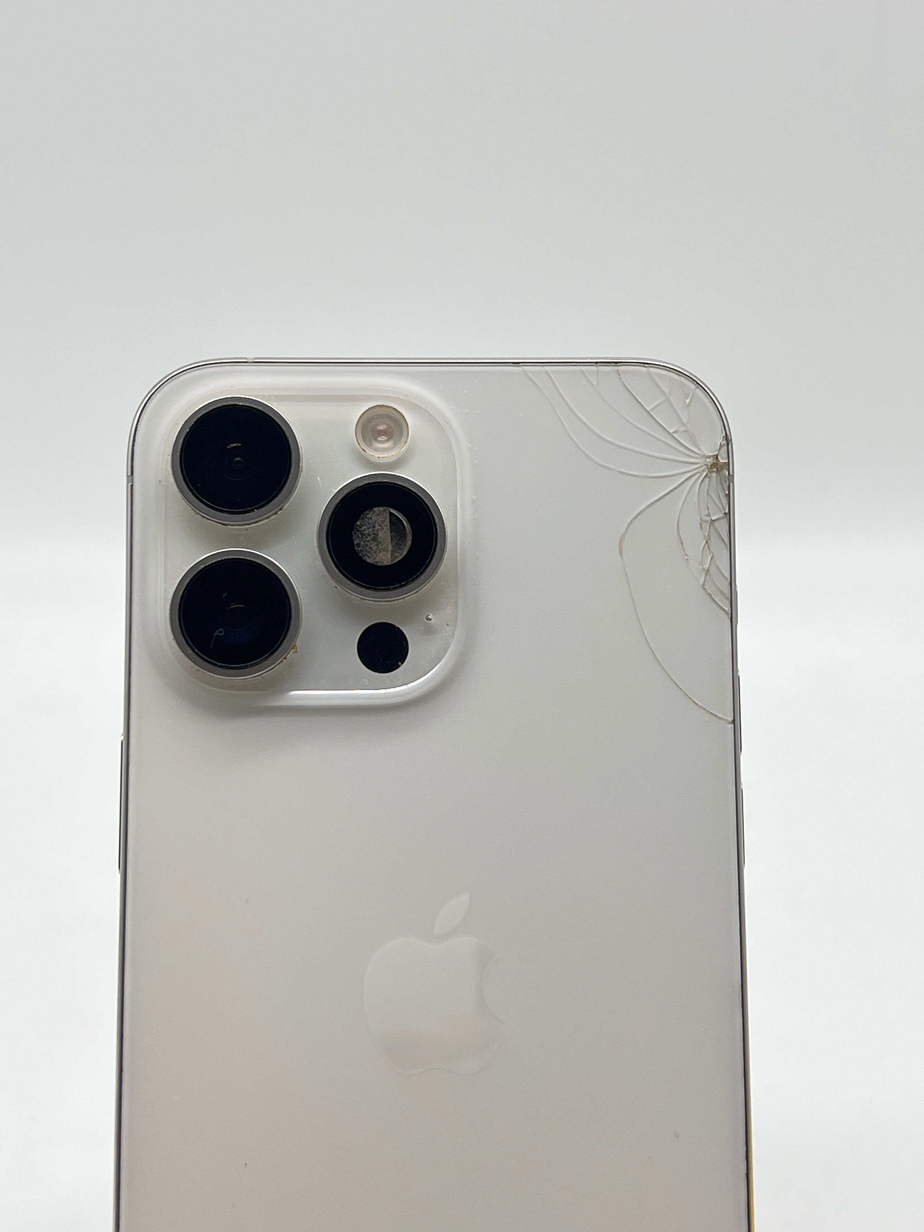 Apple iPhone 15 Pro Max 256GB Unlocked White - For Parts (Cracked Back)
