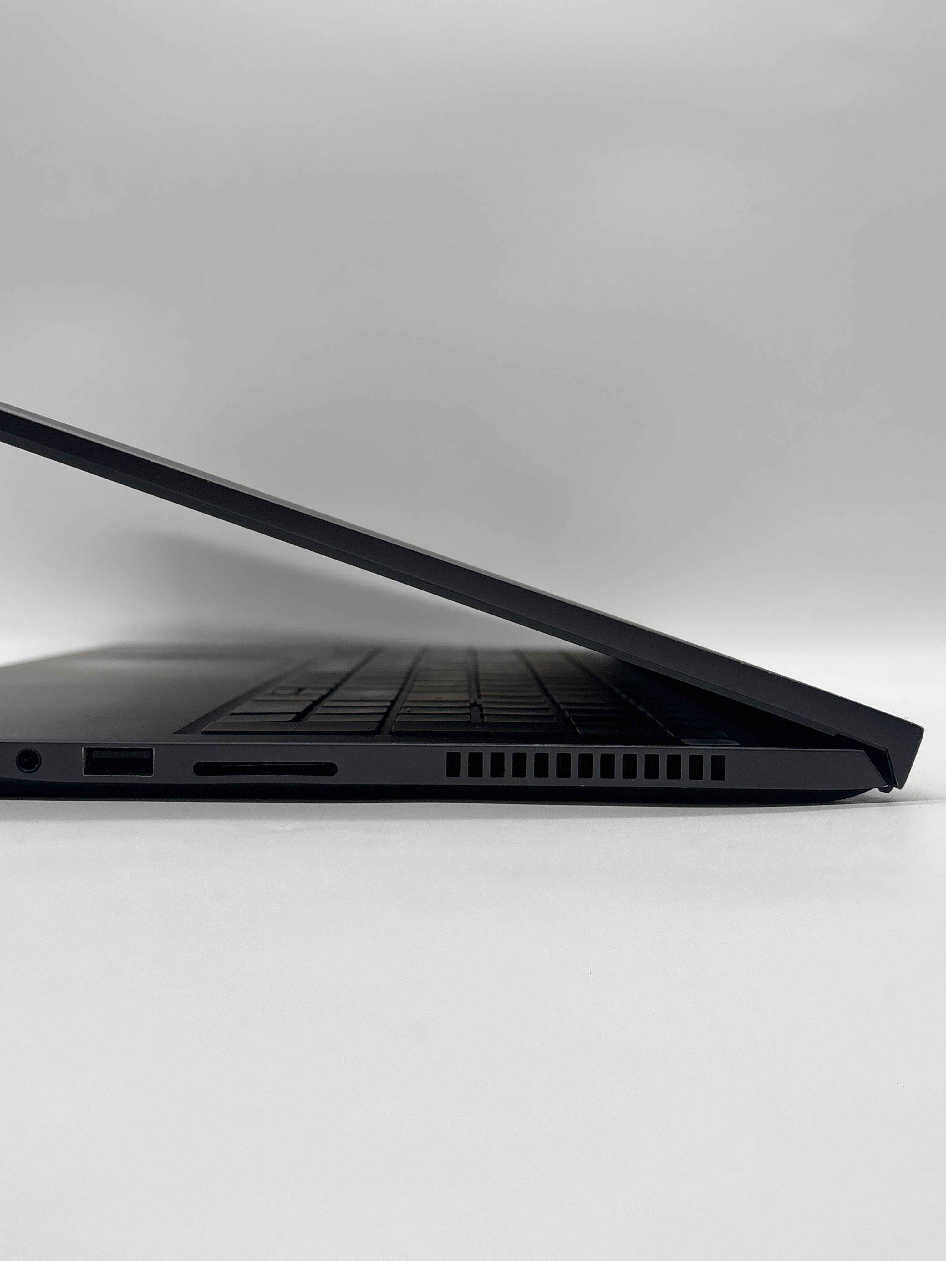 Dell Vostro 15 7510 i7-11800H 16GB RAM 512GB SSD RTX 3050 - For Parts (Low Battery)