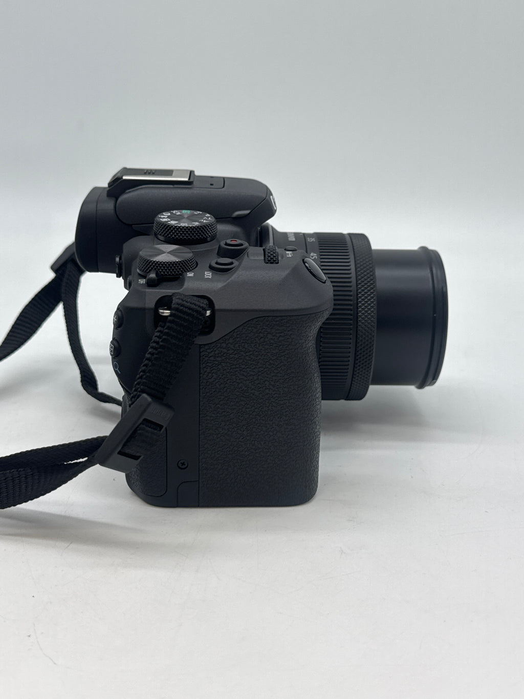 Canon EOS R10 24.2MP Mirrorless Camera with RF-S 18-45mm Lens - Used