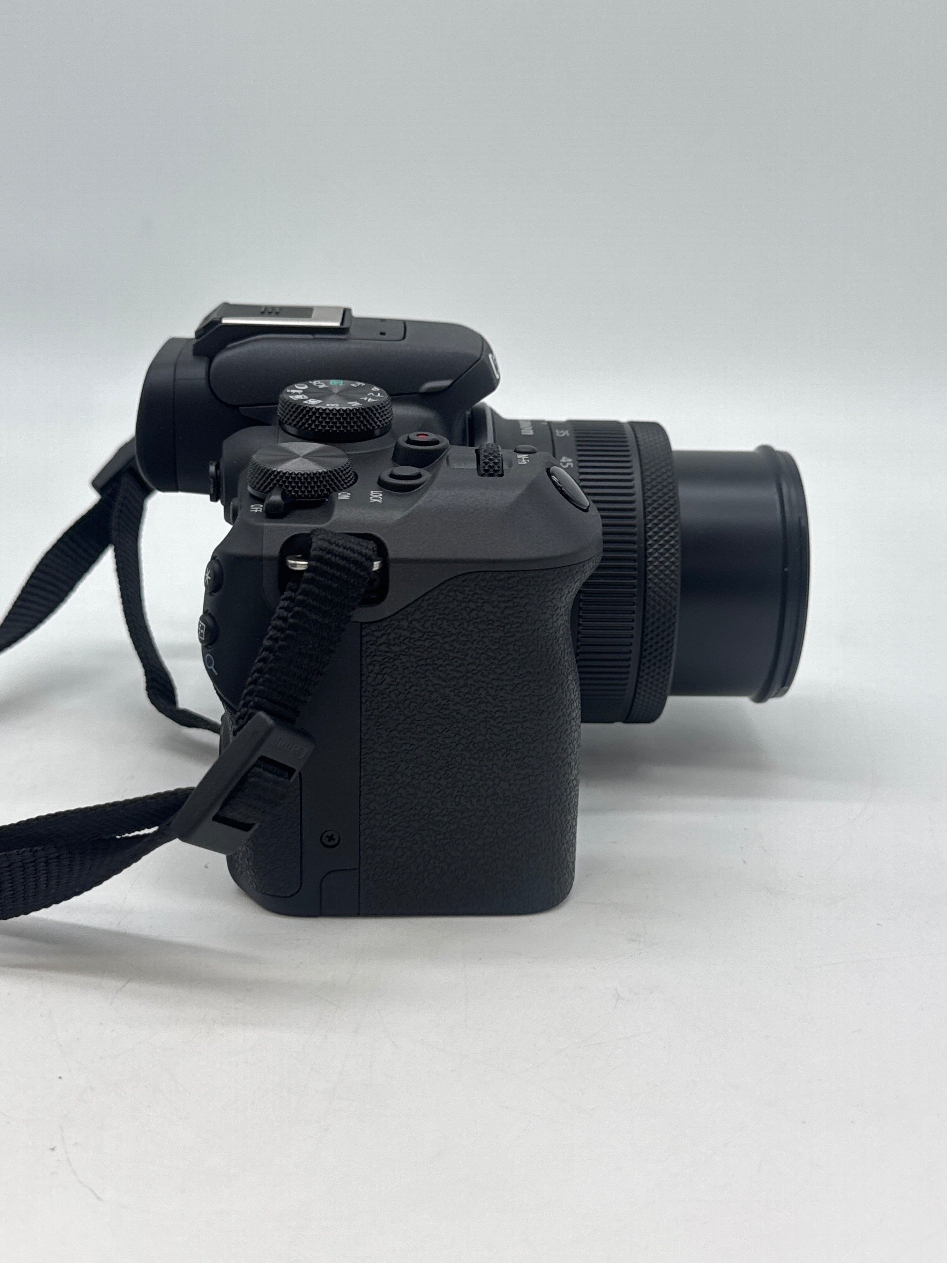 Canon EOS R10 24.2MP Mirrorless Camera with RF-S 18-45mm Lens - Used