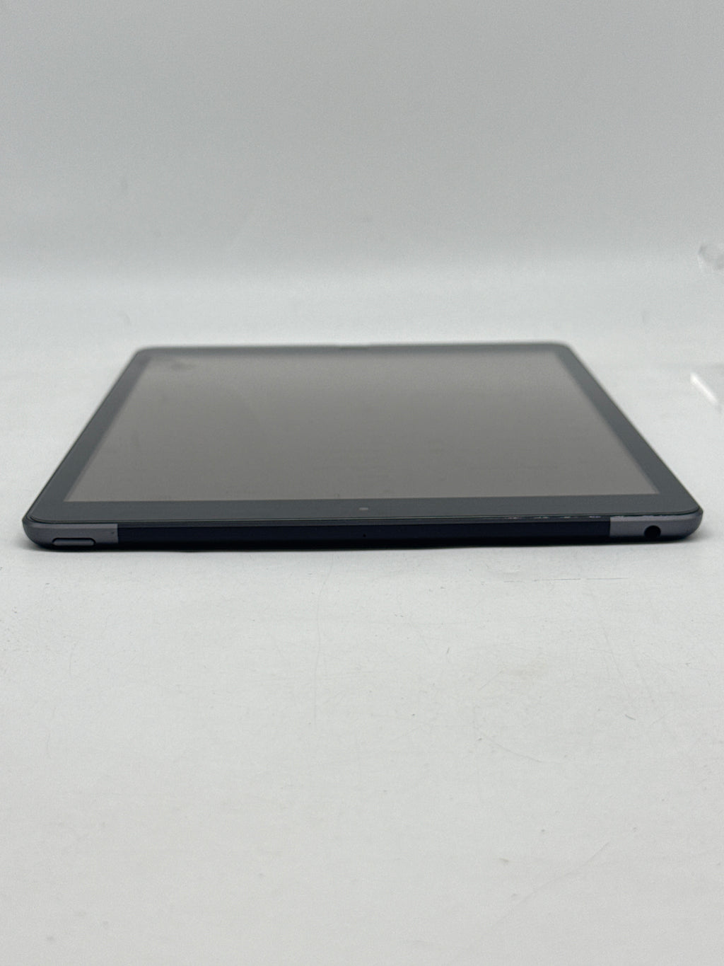 iPad 8th generation Wi-Fi + Cellular 32GB A2428 - Used