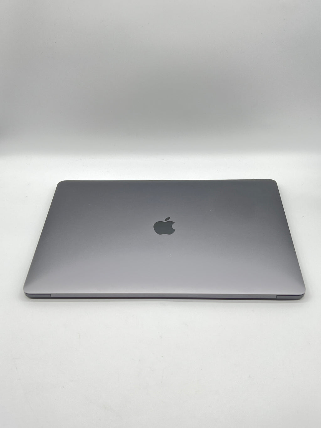 Apple MacBook Pro 15" A1707 2016 Intel i7 2.6GHz 16GB 256GB Space Gray Used
