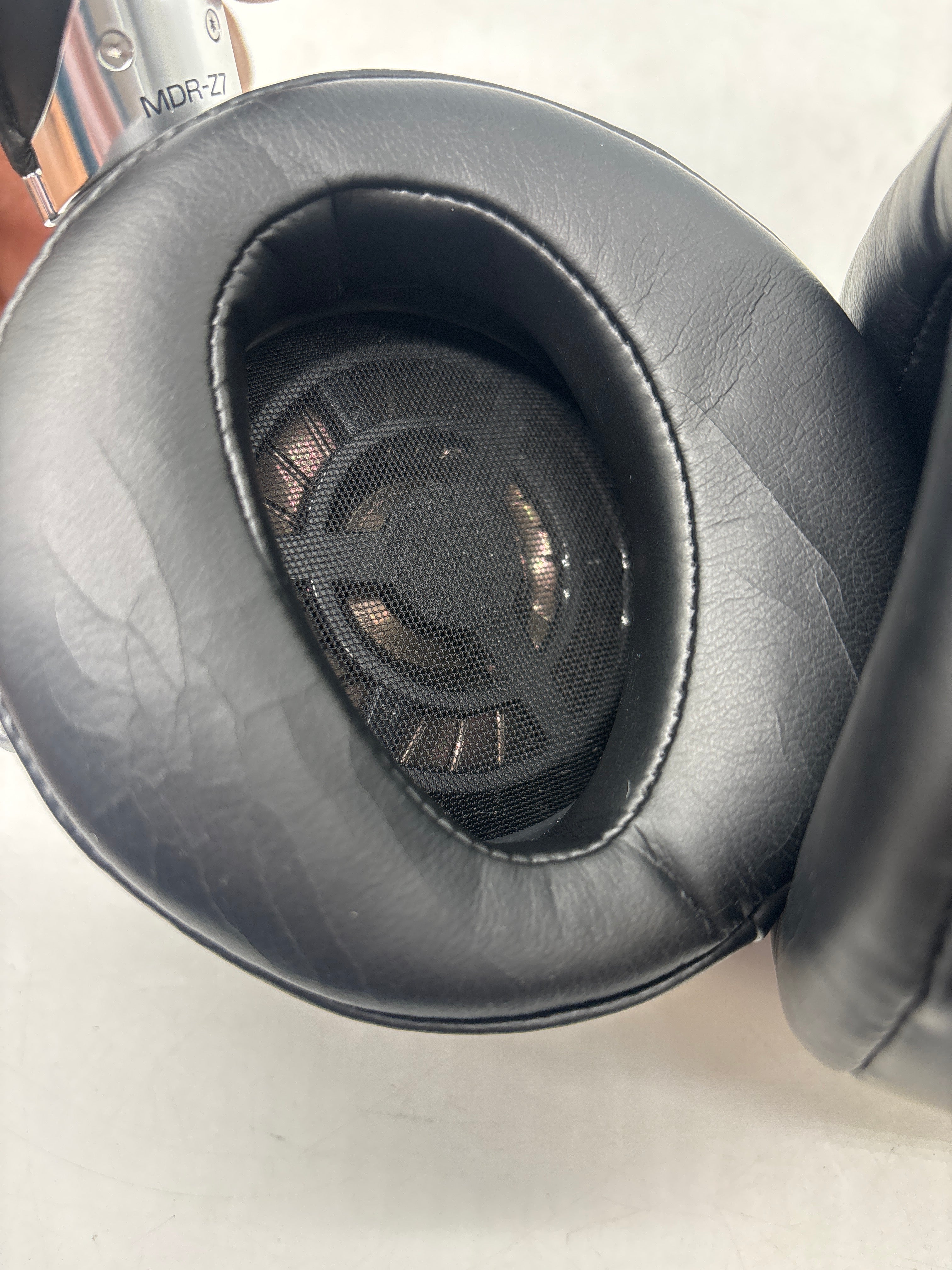 Sony MDR-Z7 Over-Ear High Resolution Audiophile Headphones - For Parts (Left speaker issues)
