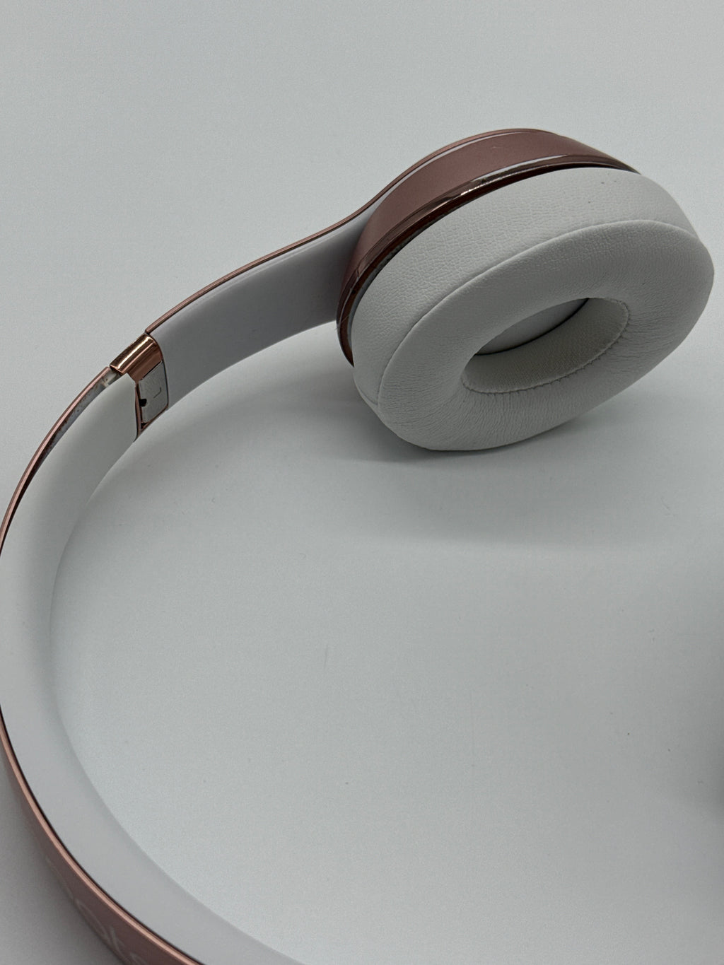 Beats by Dr. Dre Solo 3 Wireless Headphones Used