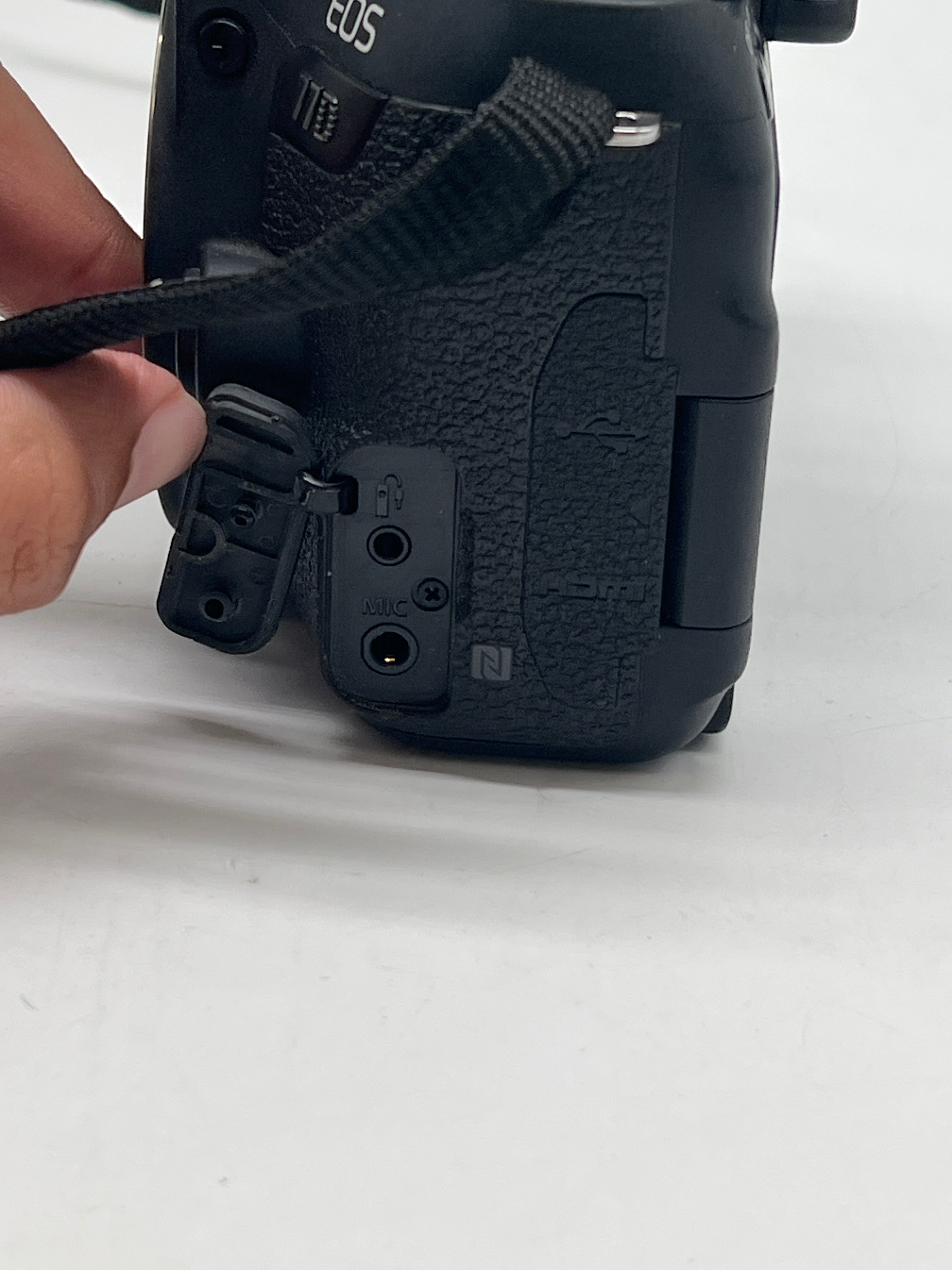 Canon EOS 77D Digital SLR Camera 24.2 MP Body Only - Used