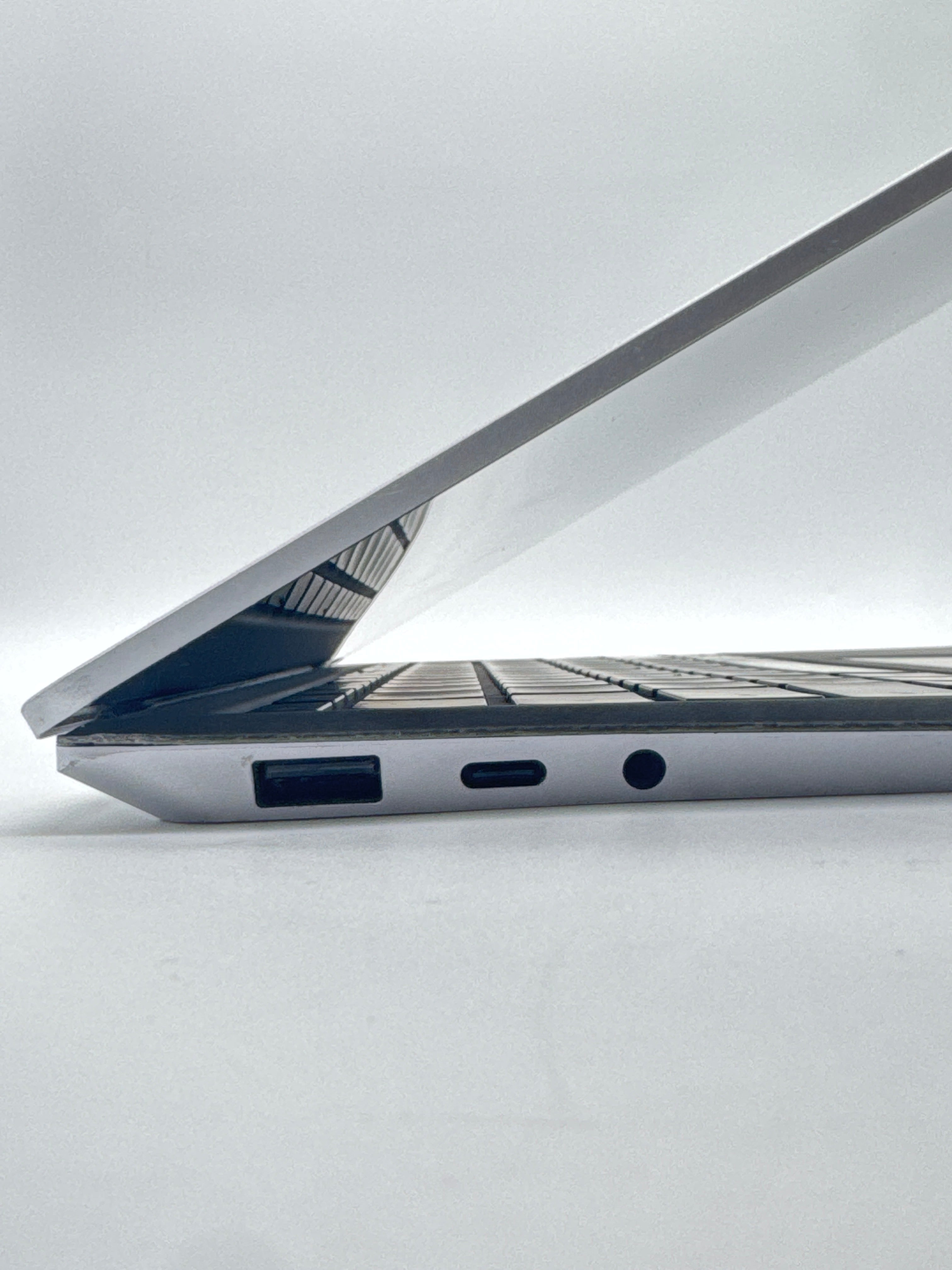 Microsoft Surface 1867 Touch i5-1035G7 8GB RAM 128GB SSD - Used