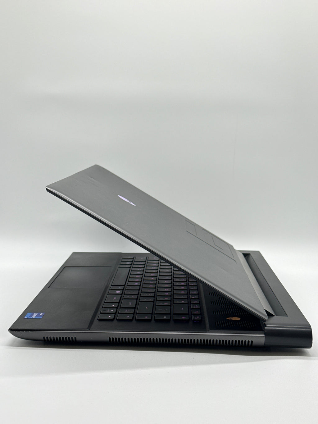 Dell Alienware M16 R1 i7-13700HX 64GB RAM 2TB SSD NVIDIA RTX 4070 - USED B