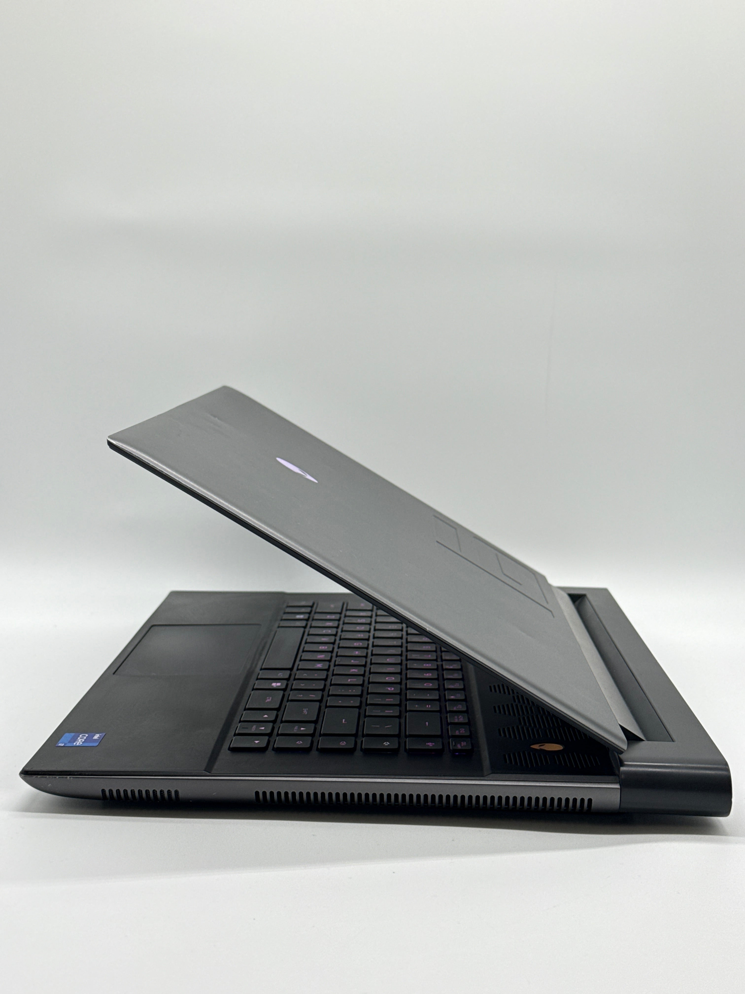 Dell Alienware M16 R1 i7-13700HX 64GB RAM 2TB SSD NVIDIA RTX 4070 - USED B
