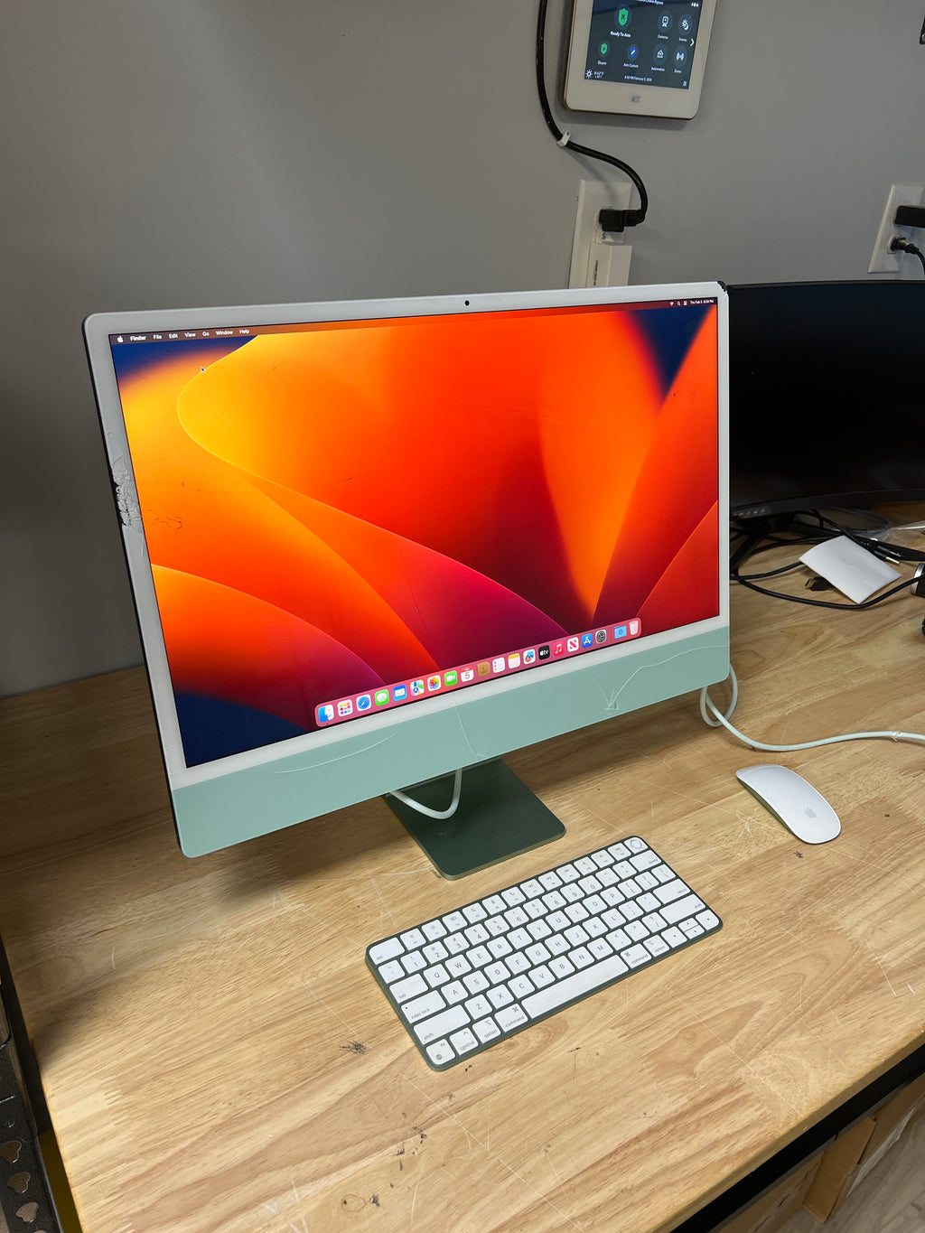Apple iMac 24" M1 A2438 2021 - Green - For Parts (Cracked Screen)