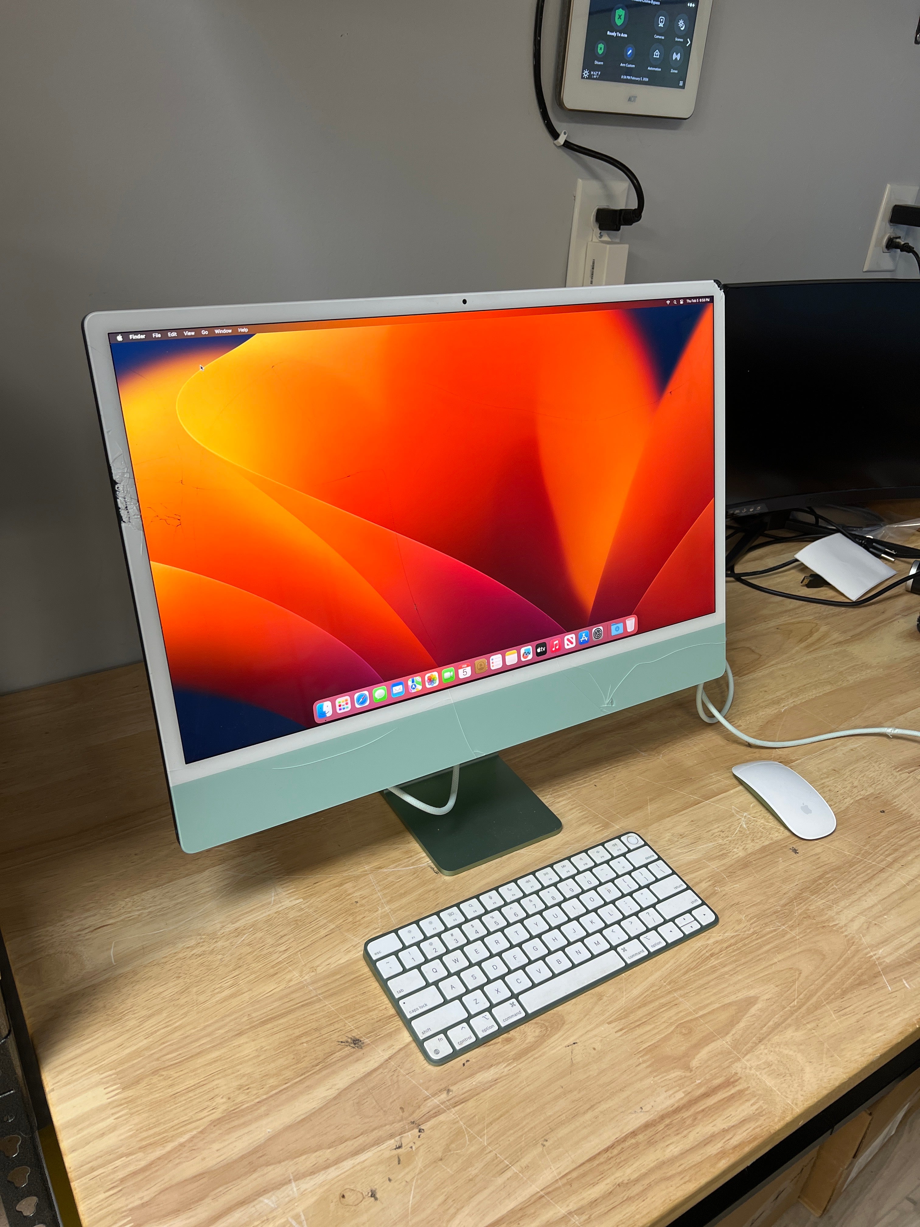 Apple iMac 24" M1 A2438 2021 - Green - For Parts (Cracked Screen)