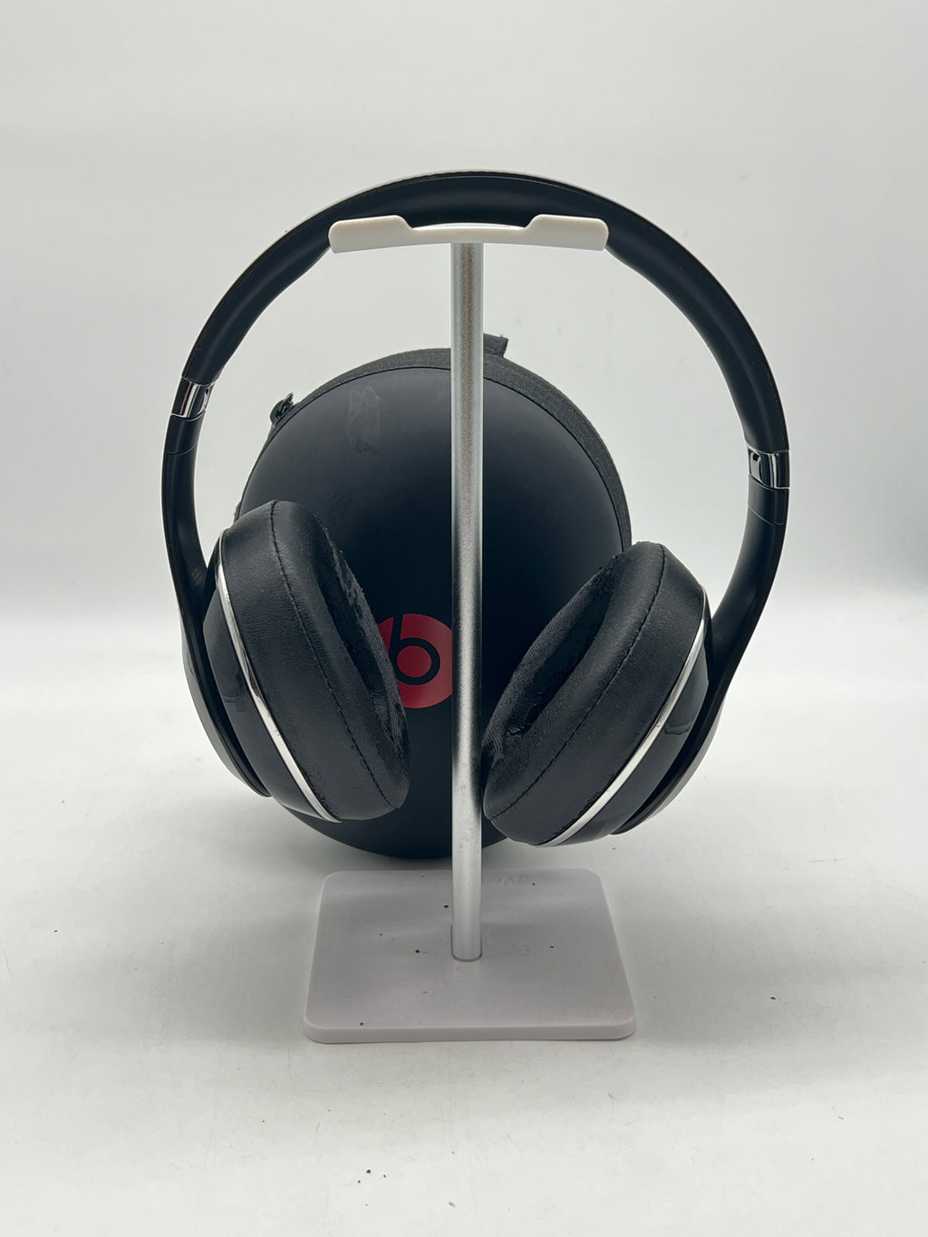 Beats Studio Wireless B0501 Over-Ear Headphones Black w/ Case - Used