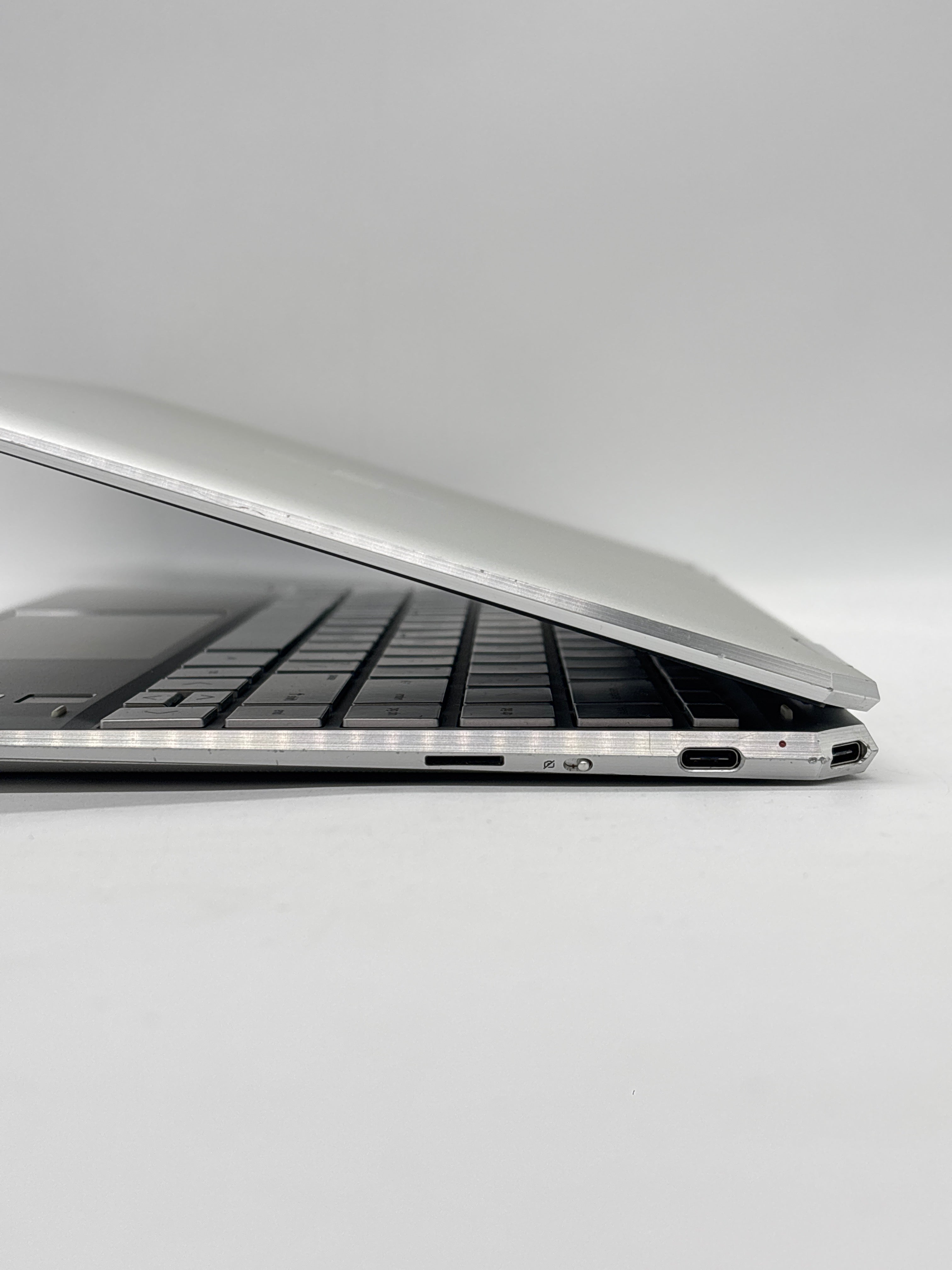 HP Spectre x360 13-aw0013dx i7-1065G7 8GB RAM 512GB SSD