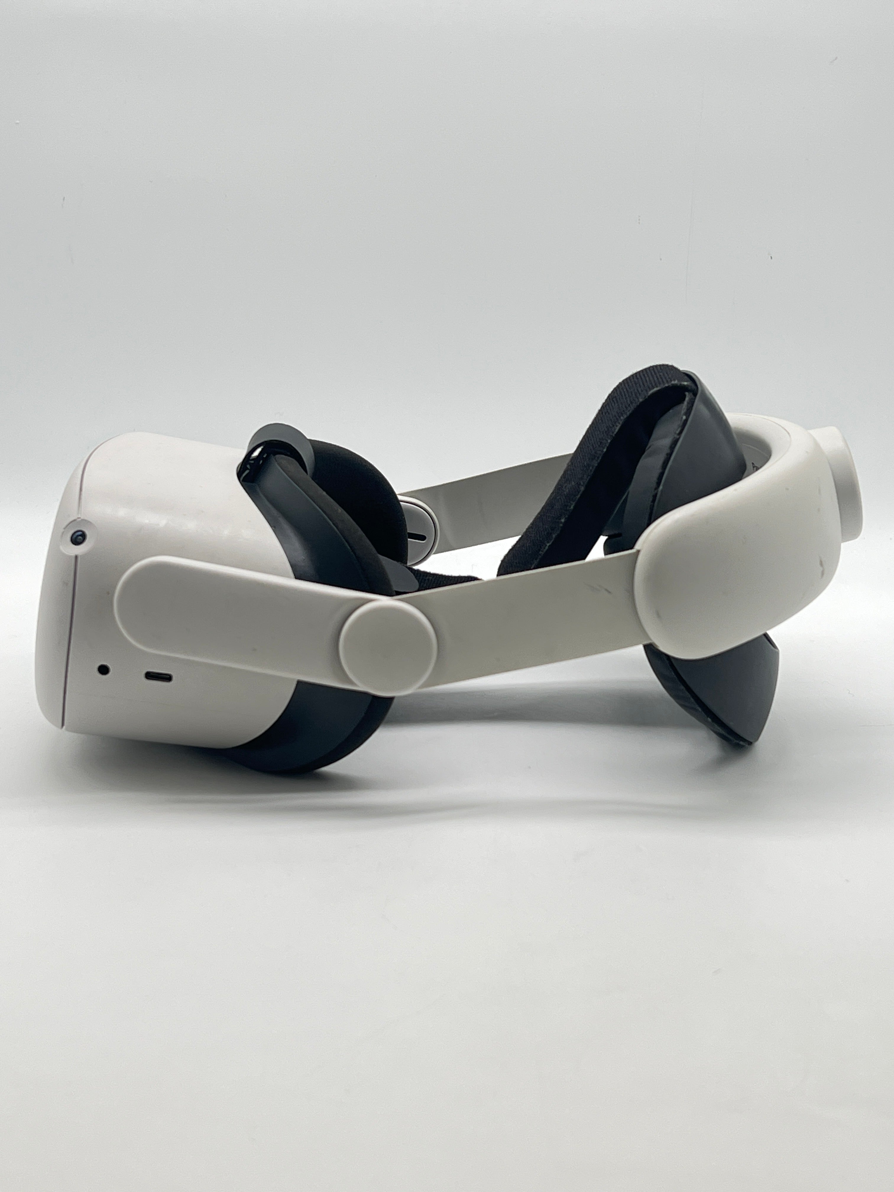 Meta Quest 2 Standalone VR Headset - For Parts (READ)