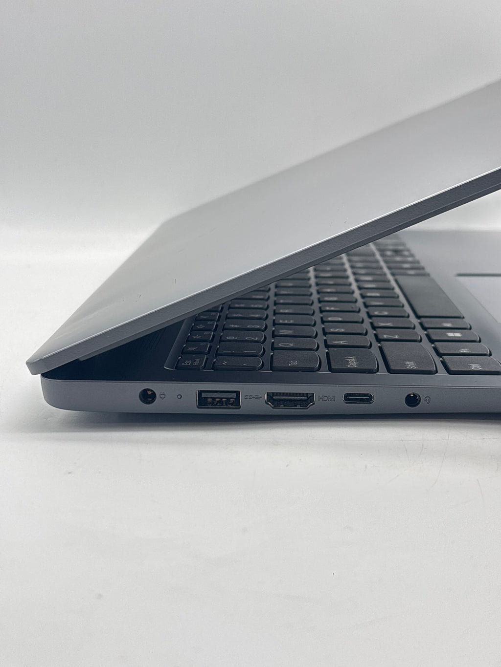 Lenovo IdeaPad Slim 3 15IRU8 15" Intel Core i5-1335U 16GB RAM 256GB SSD Gray - Used