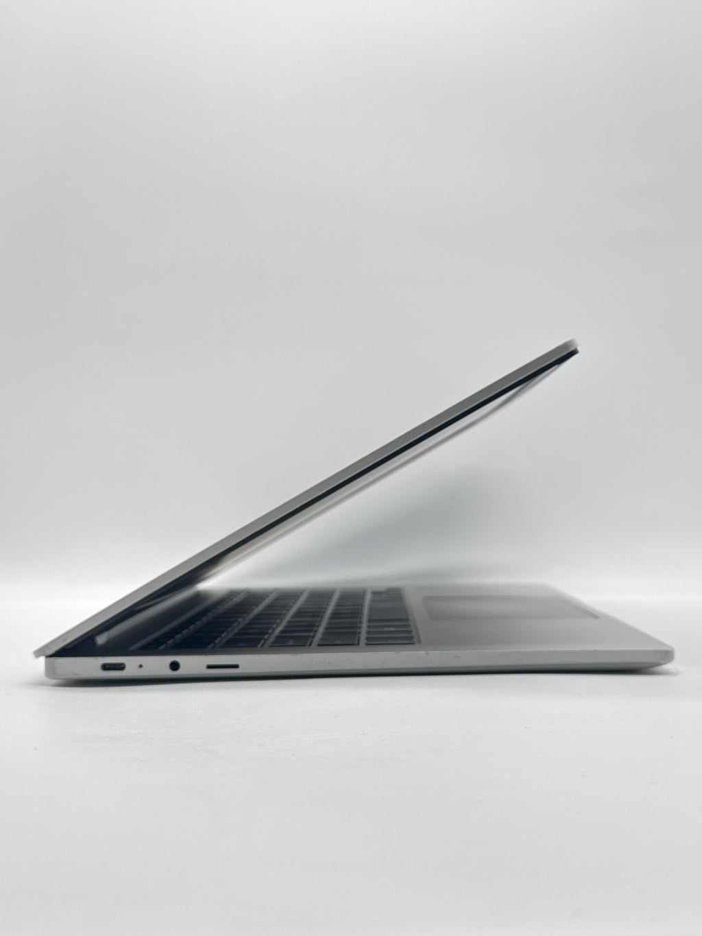 Samsung Galaxy Book Go 14" Snapdragon 7c Gen 2 4GB RAM 128GB SSD - For Parts [READ]