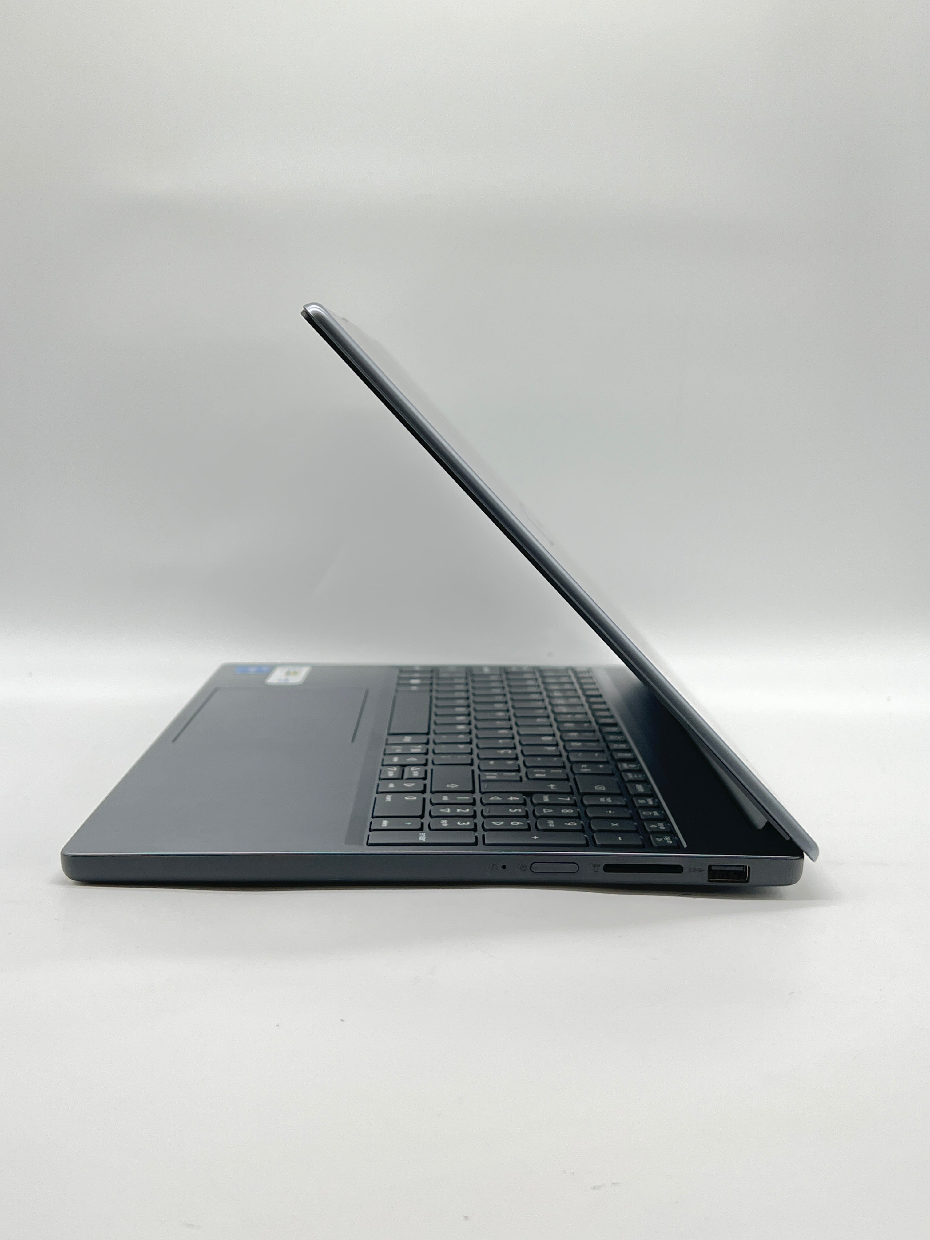 Lenovo Idea pad Slim 3 15.3" TOUCH i5-13420H 8GB RAM 512GB SSD - Used