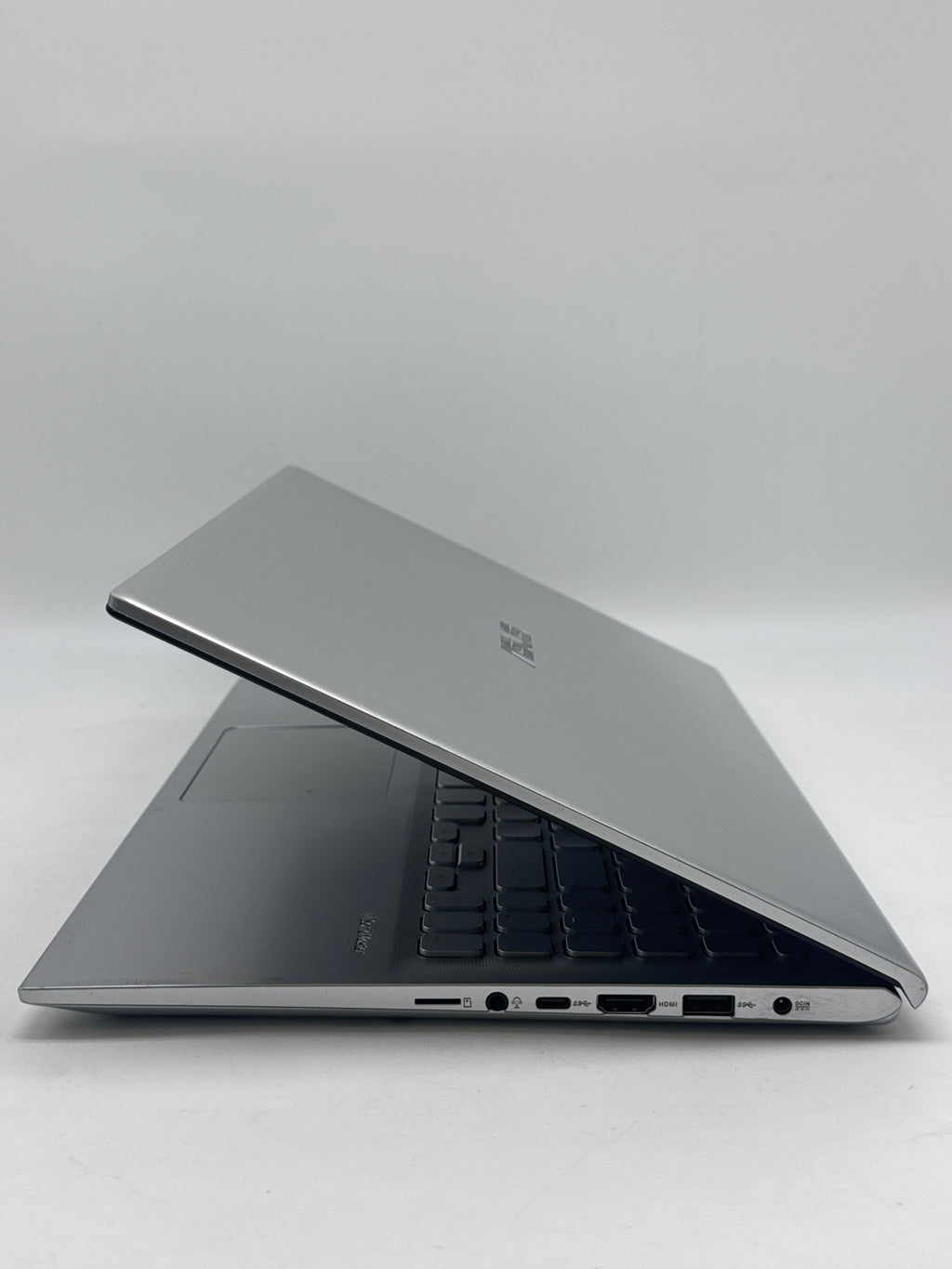 ASUS VIVOBOOK x512d  Ryzen 7 3700u 12GB RAM 512GB SSD Windows 11