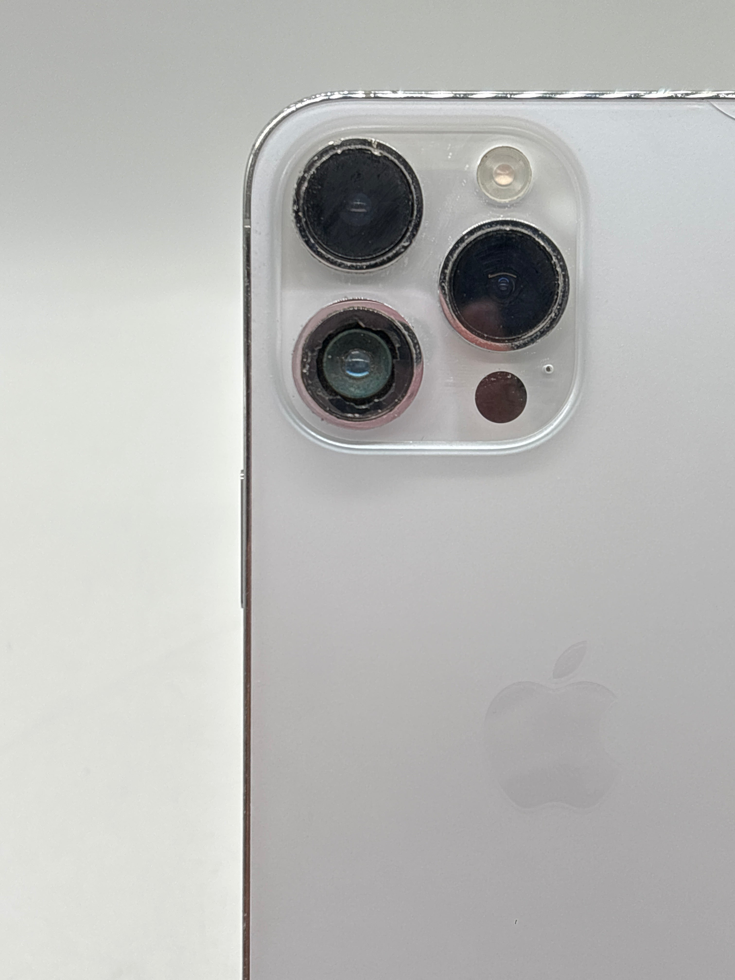 Apple iPhone 14 Pro Max 128 GB Unlocked White - For Parts (Bad Camera and Back)