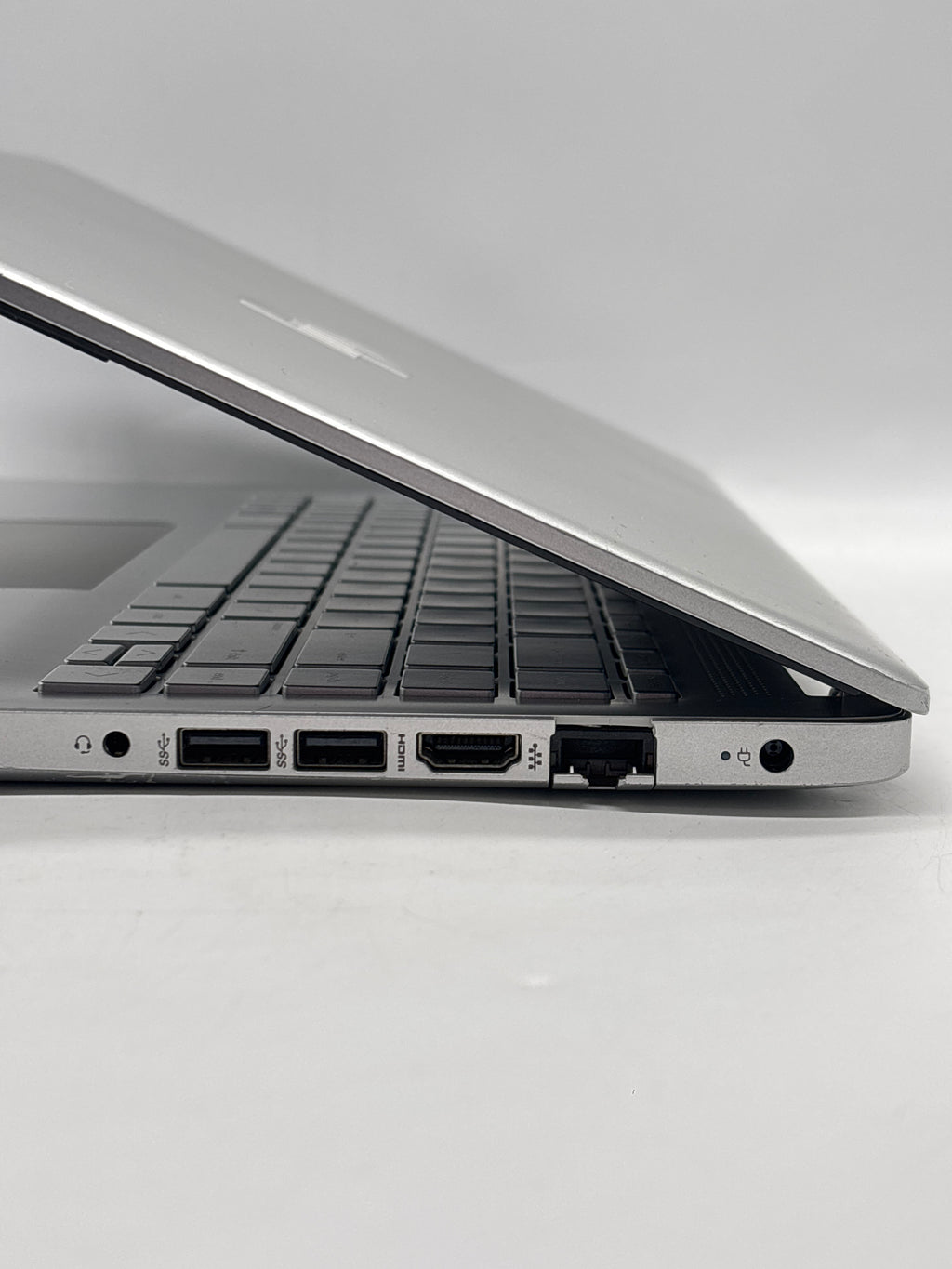 HP 14-dk1022wm 14" AMD Ryzen 3 3250U 4GB RAM 128GB SSD Silver - READ