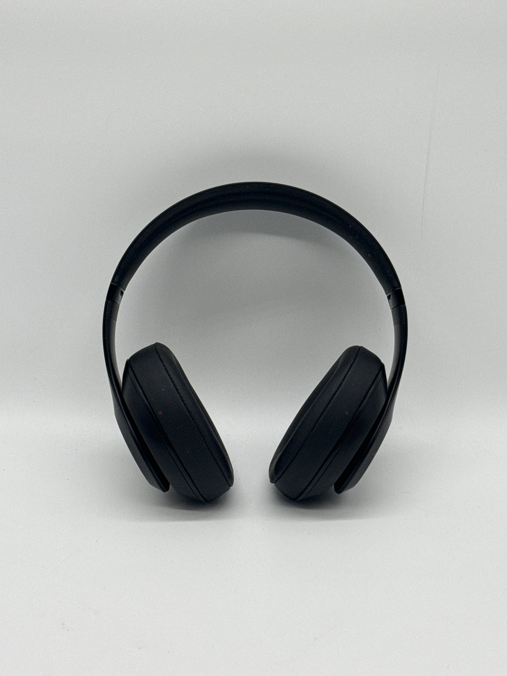 Beats Studio 3 Black Wireless Over-Ear Bluetooth Headphones Used