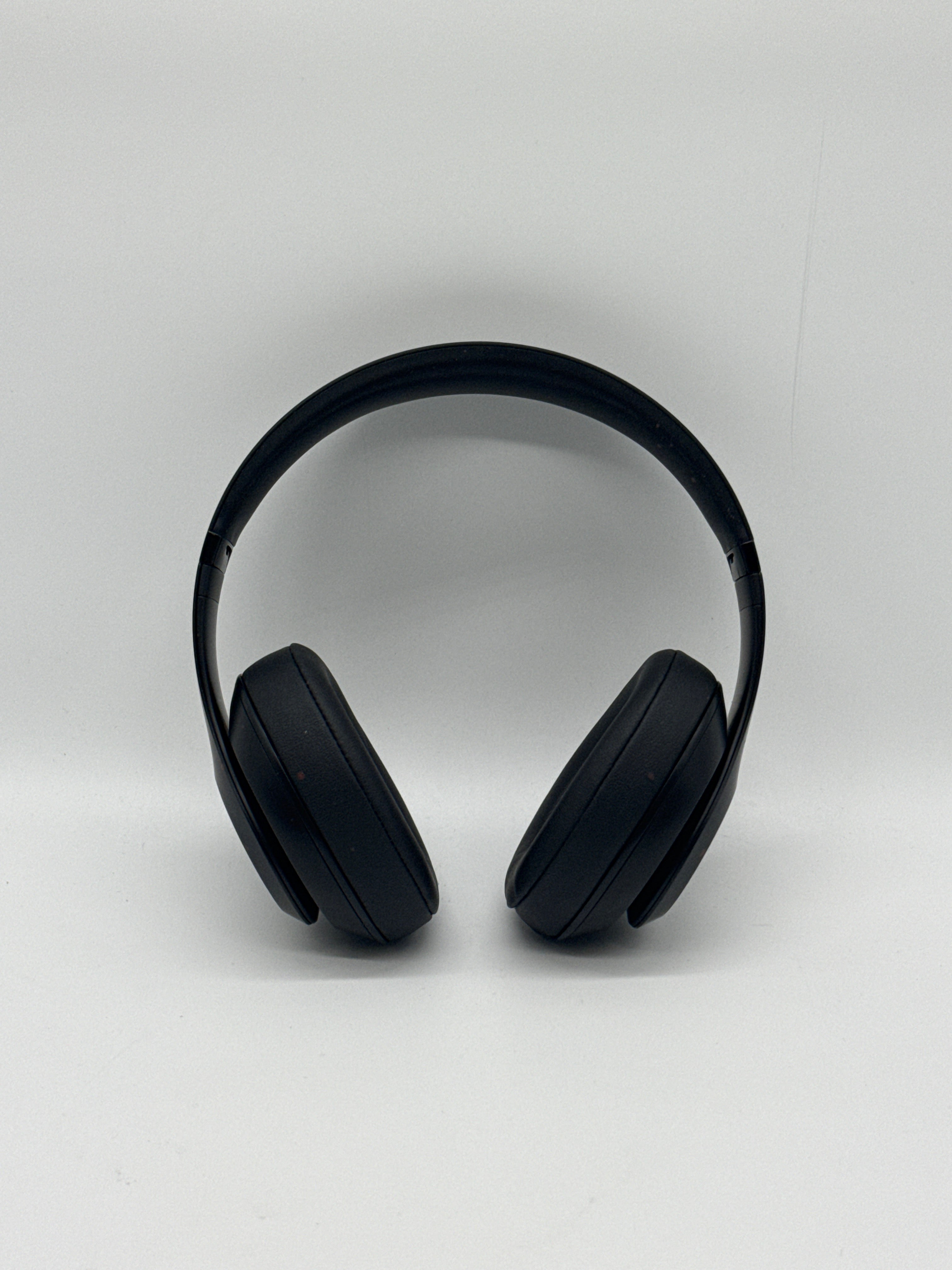 Beats Studio 3 Black Wireless Over-Ear Bluetooth Headphones Used