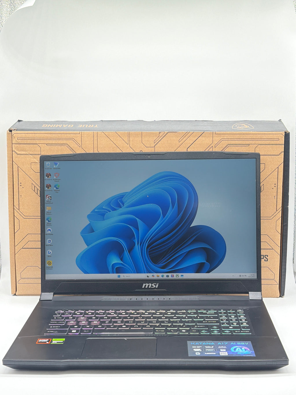MSI Katana A17 AI B8VE Ryzen 9 8945HS 32GB 1TB RTX 4050 W/ Box and Charger