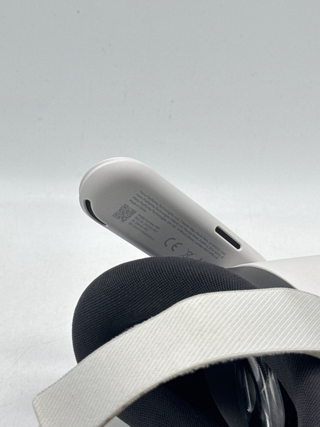 Meta Quest 3S 128GB Standalone All-in-One VR Headset White - Used
